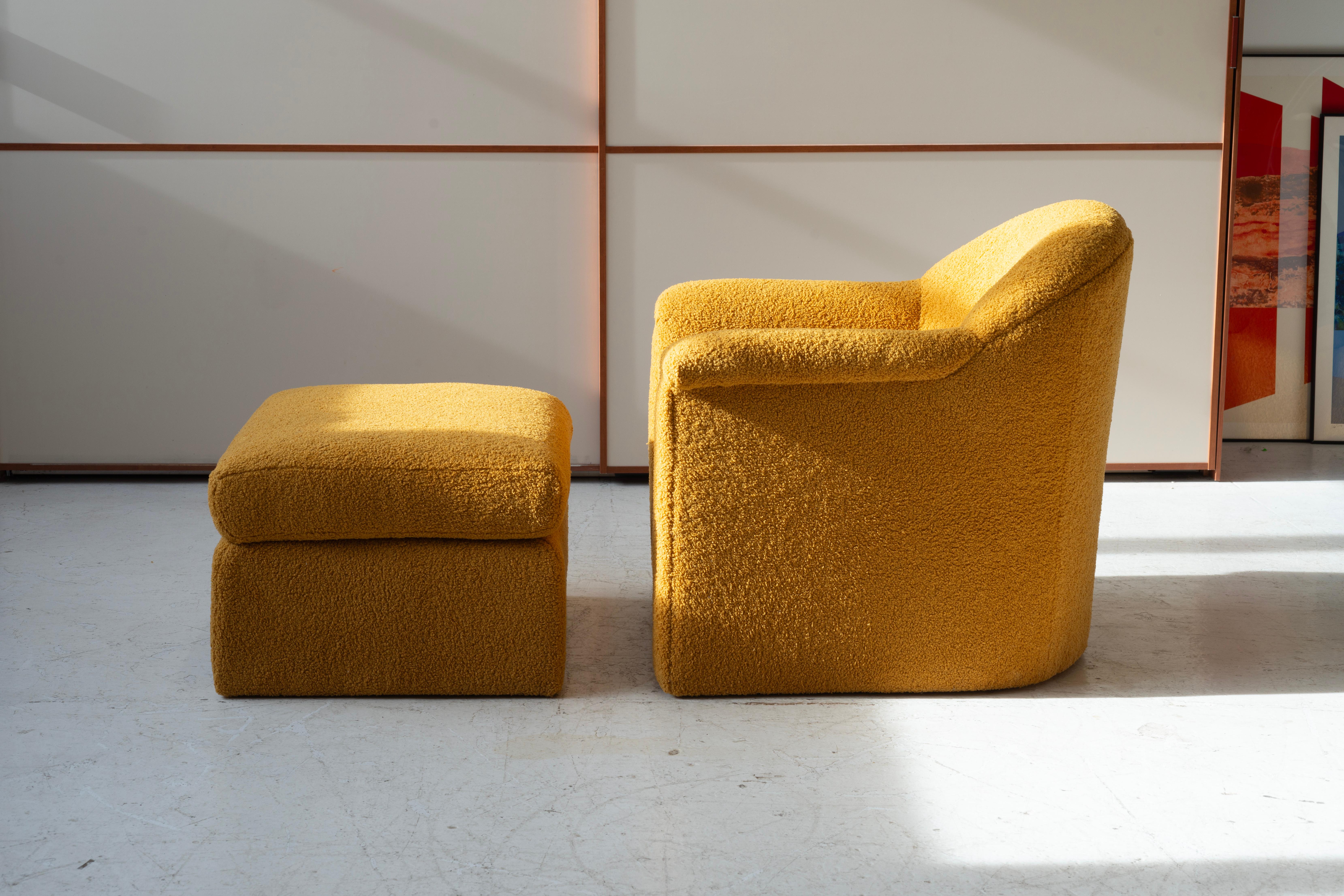 Late 20th Century Pair of Postmodern Lounge Chairs and Ottomans For Sale