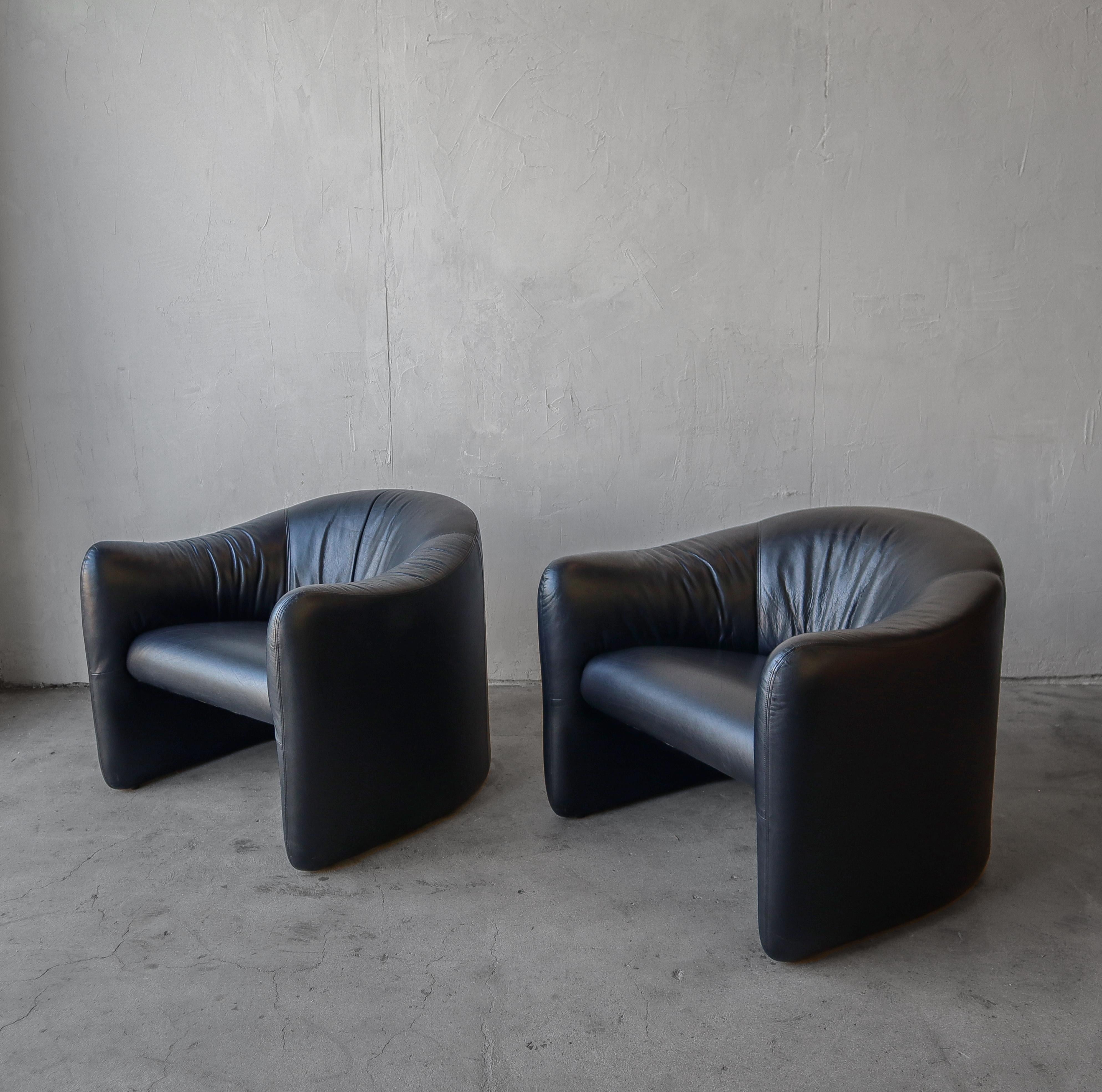 Nice pair of all original Post Modern lounge chairs by Jules Heumann for Metropolitan Furniture. 

Original black leather is in great condition showing age appropriate patina but no damage or significant wear. No odors or stains. Can be used as