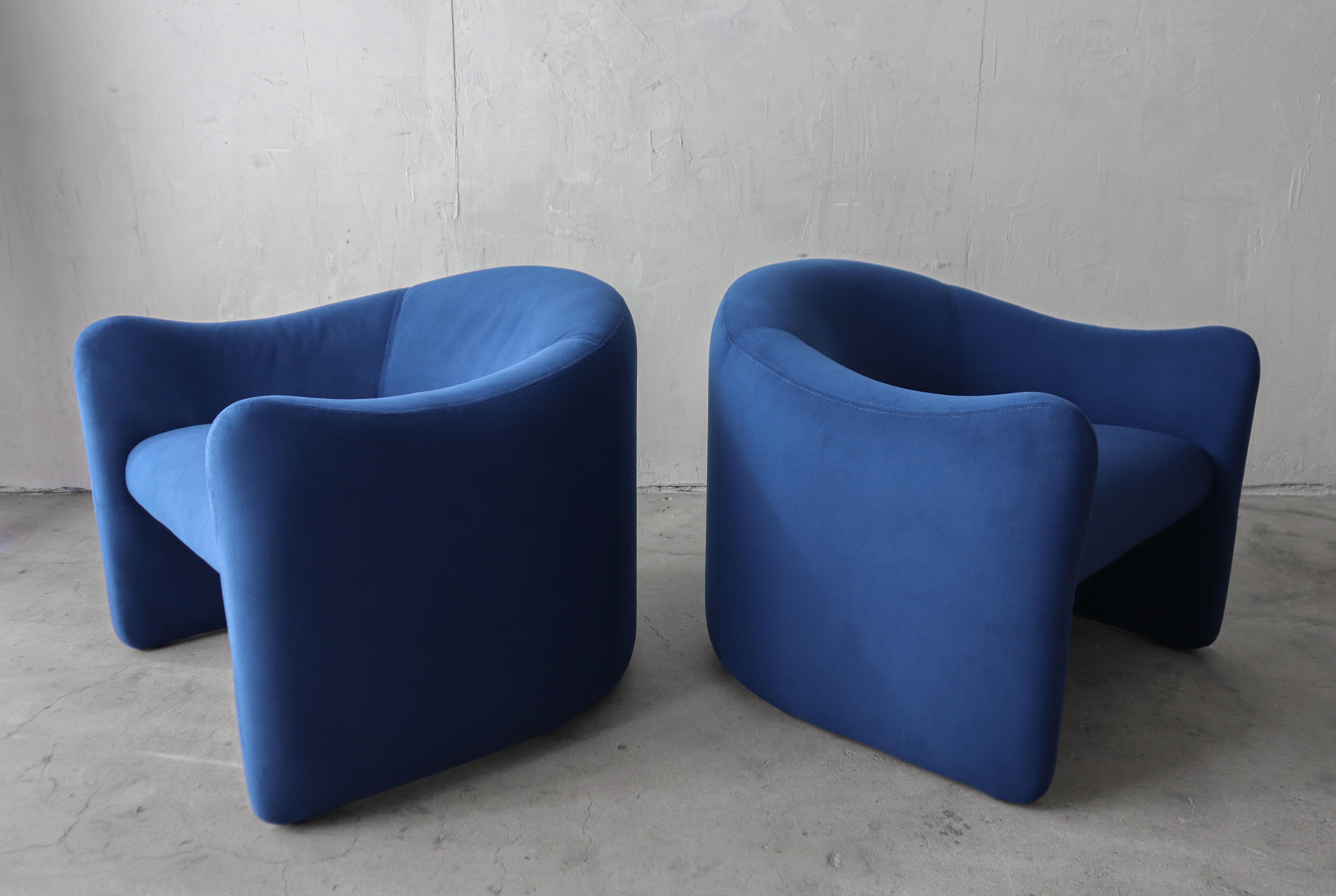 Ein Paar Post Modern Lounge Chairs von Metro (Leder) im Angebot