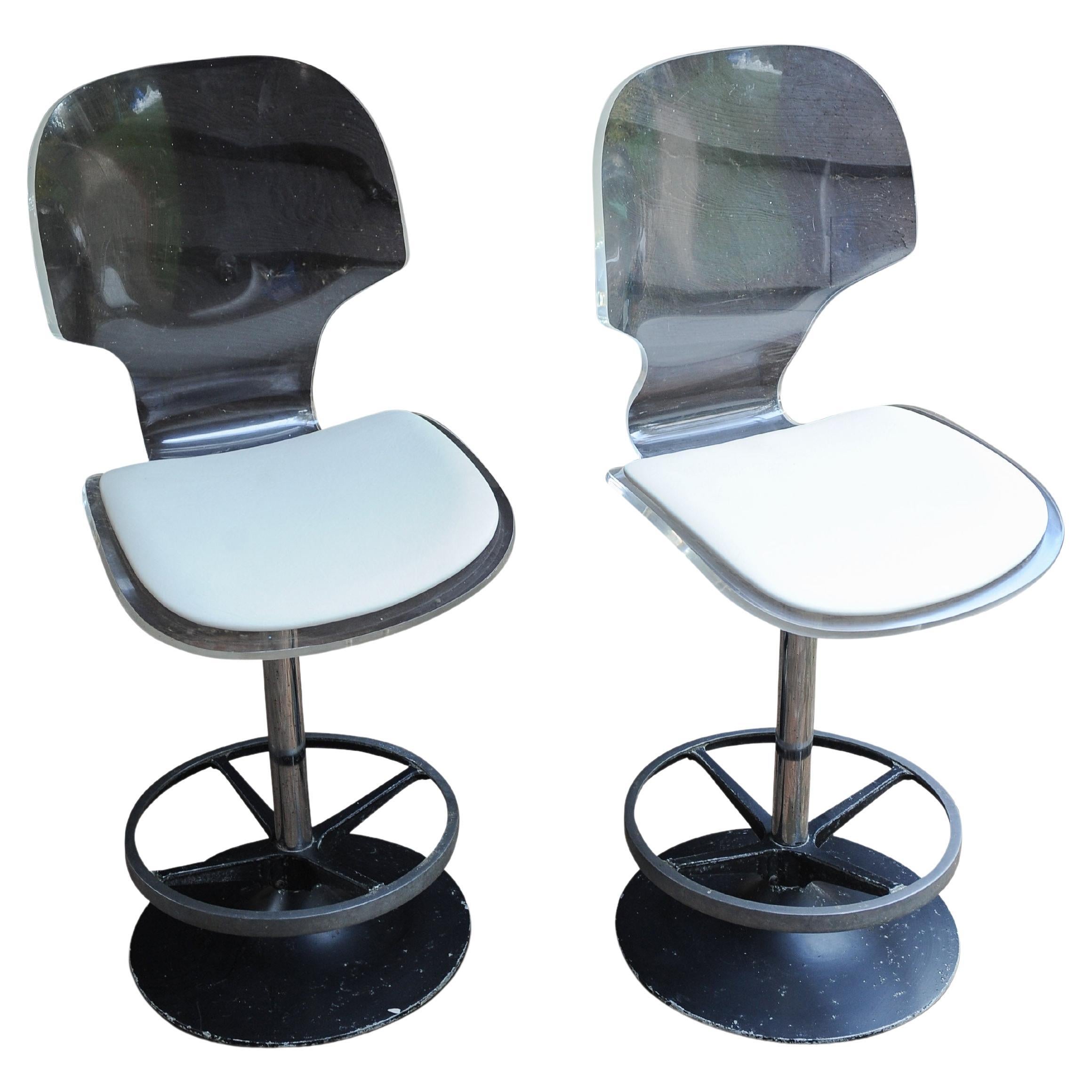 Pair of Post-Modern Lucite 
Steel Bar Stools by Hill Manufacturing USA 1960
s im Angebot