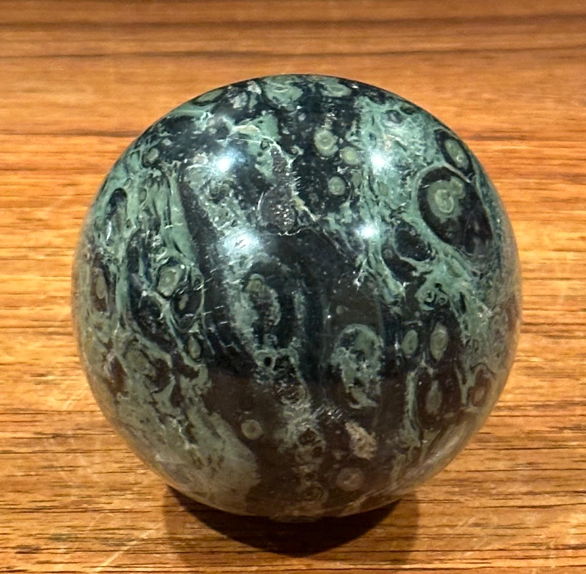 20th Century Pair of Post-Modern Marble Spheres / Paperweights For Sale