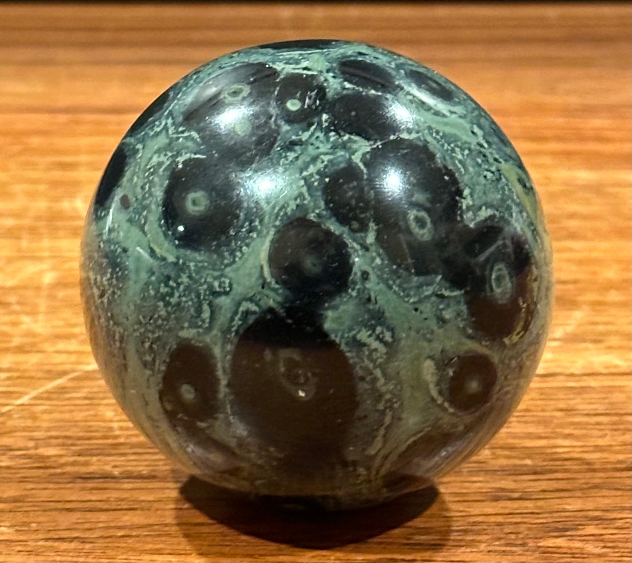 Pair of Post-Modern Marble Spheres / Paperweights For Sale 2