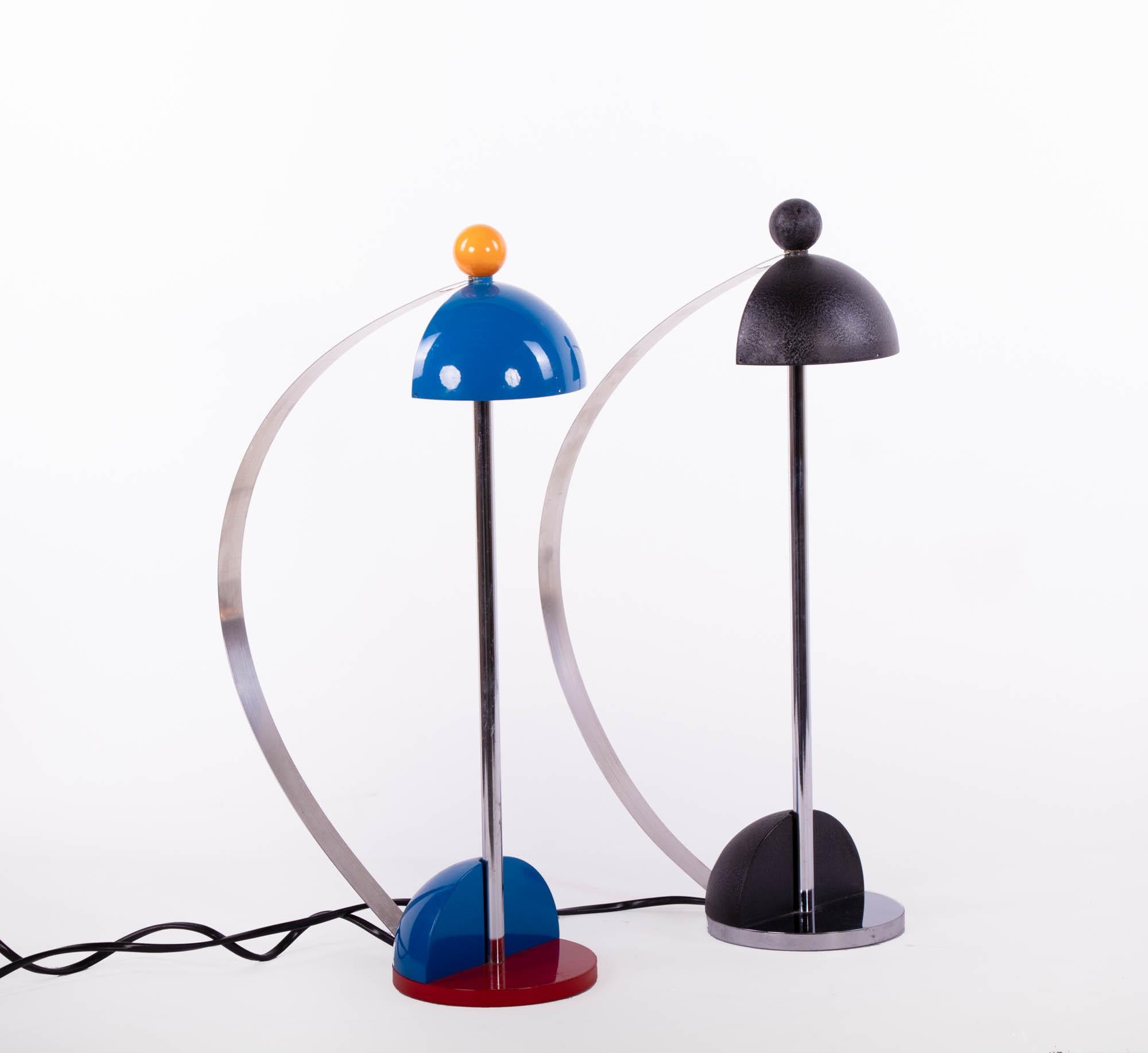 Postmoderne Schreibtischlampen in der Art von Memphis Milano, 2er-Set im Angebot 1