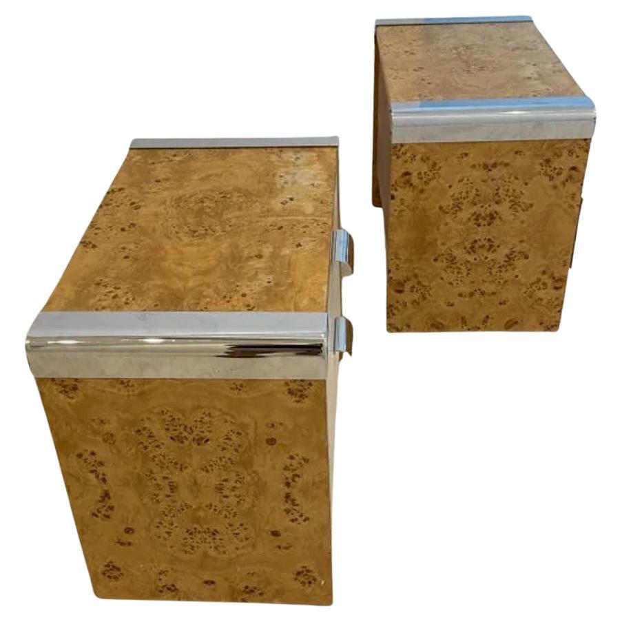 Americano Coppia di Comodini a 2 cassetti in legno di radica e cromo di Pace, post-moderni e del Mid Century in vendita