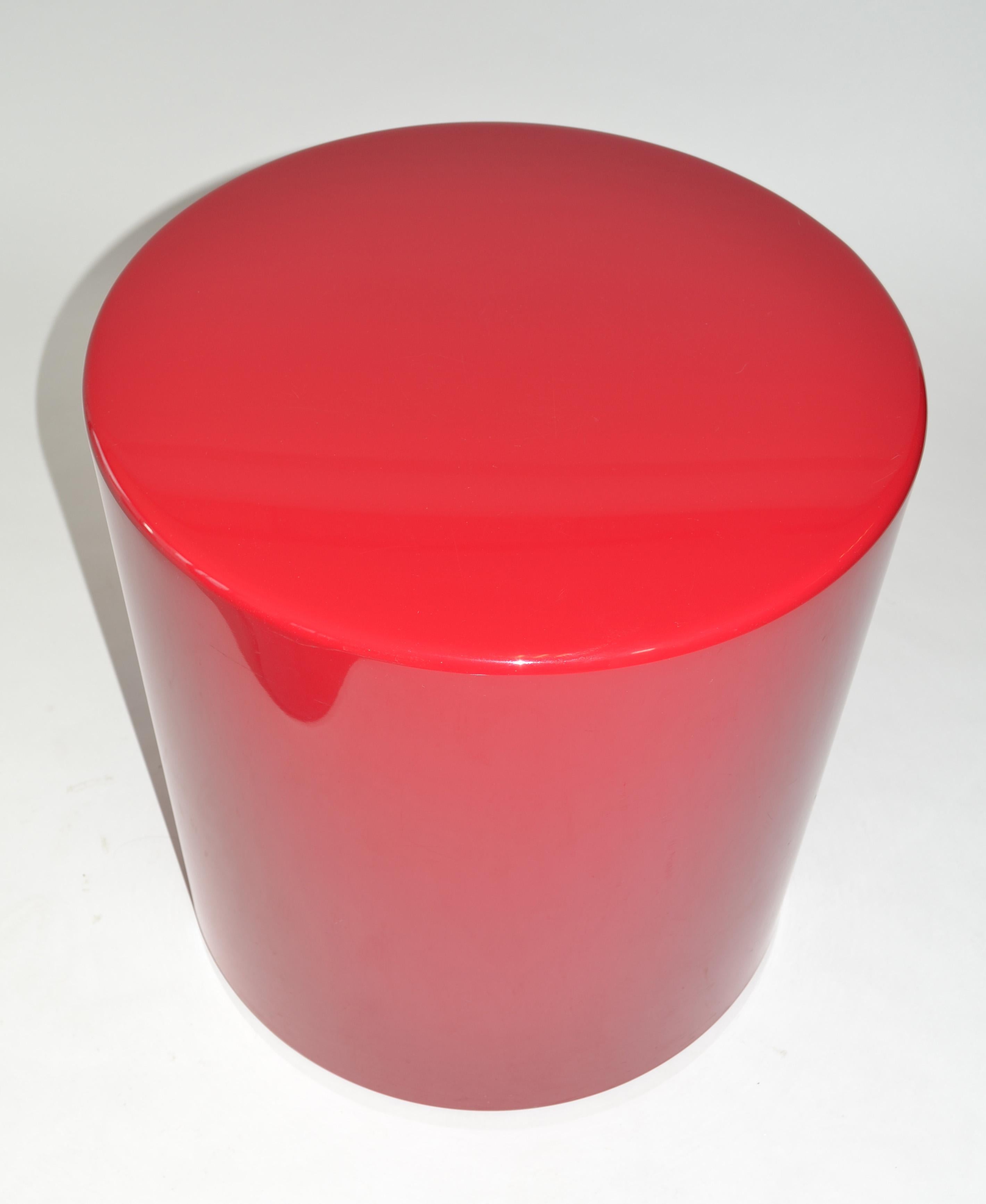 Post-Modern Pair of Post Modern Round Side Tables in Red Lacquer For Sale
