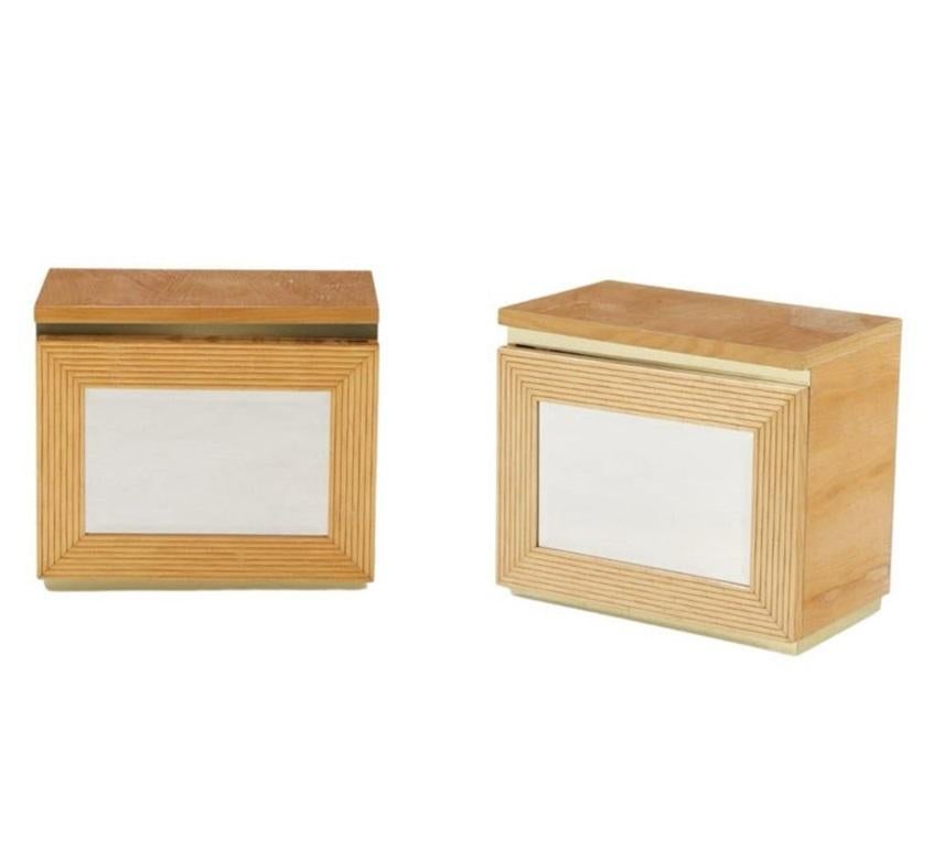 Paire de tables de nuit en chêne post-moderne avec miroir en façade Bon état - En vente à Brooklyn, NY