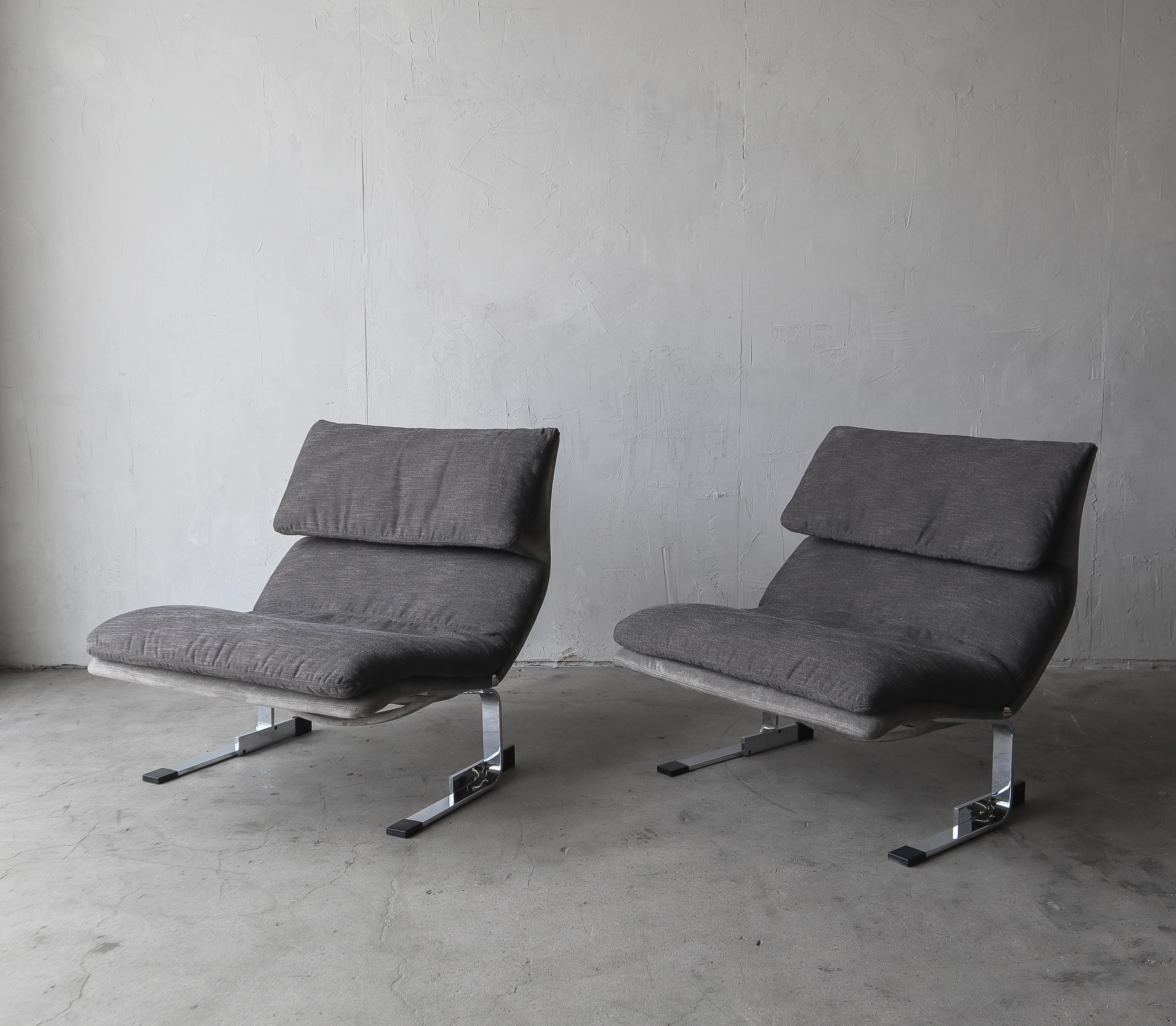 Post-Modern Pair of Post Modern Onda Lounge Chairs by Saporiti