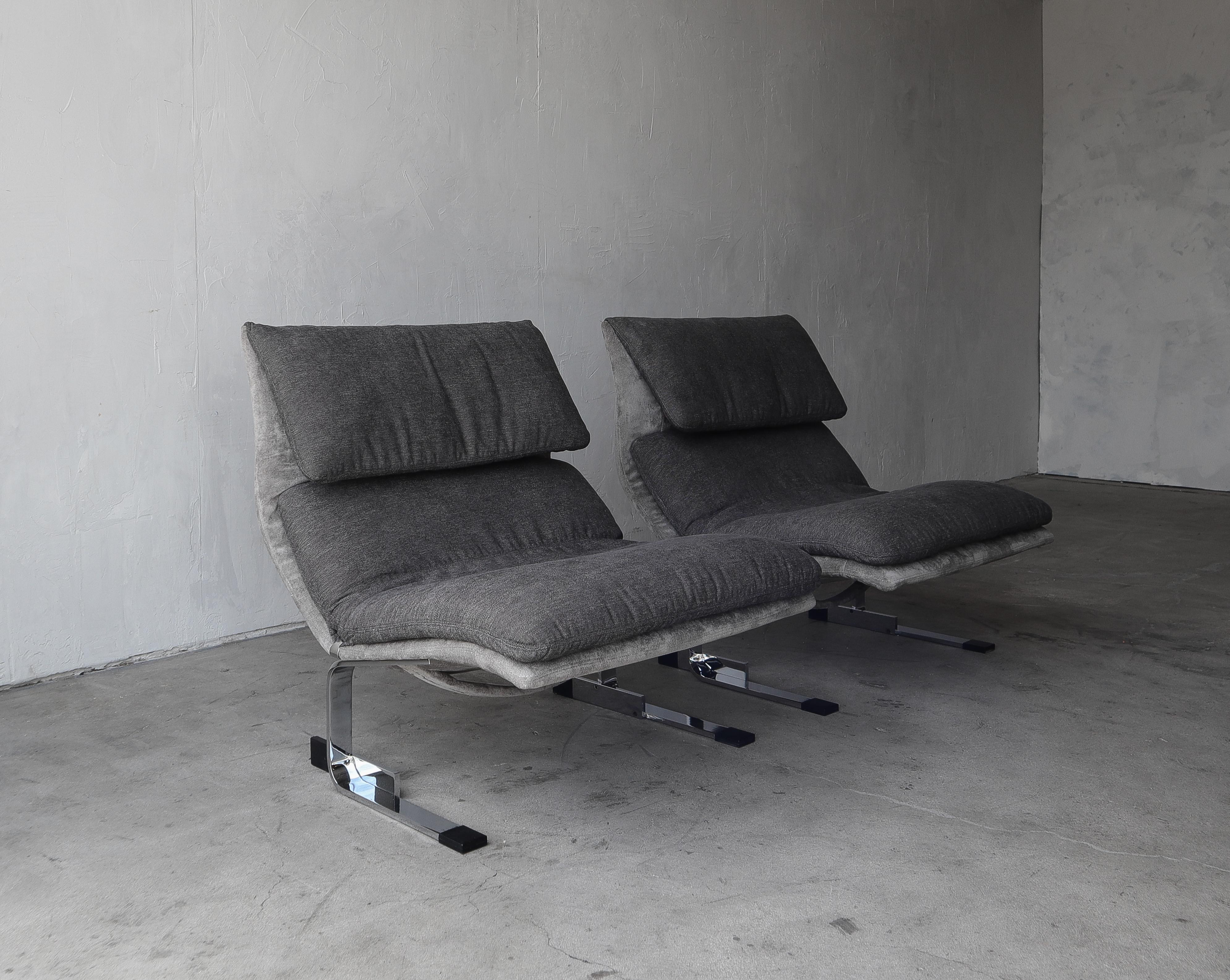 Pair of Post Modern Onda Lounge Chairs by Saporiti In Good Condition In Las Vegas, NV