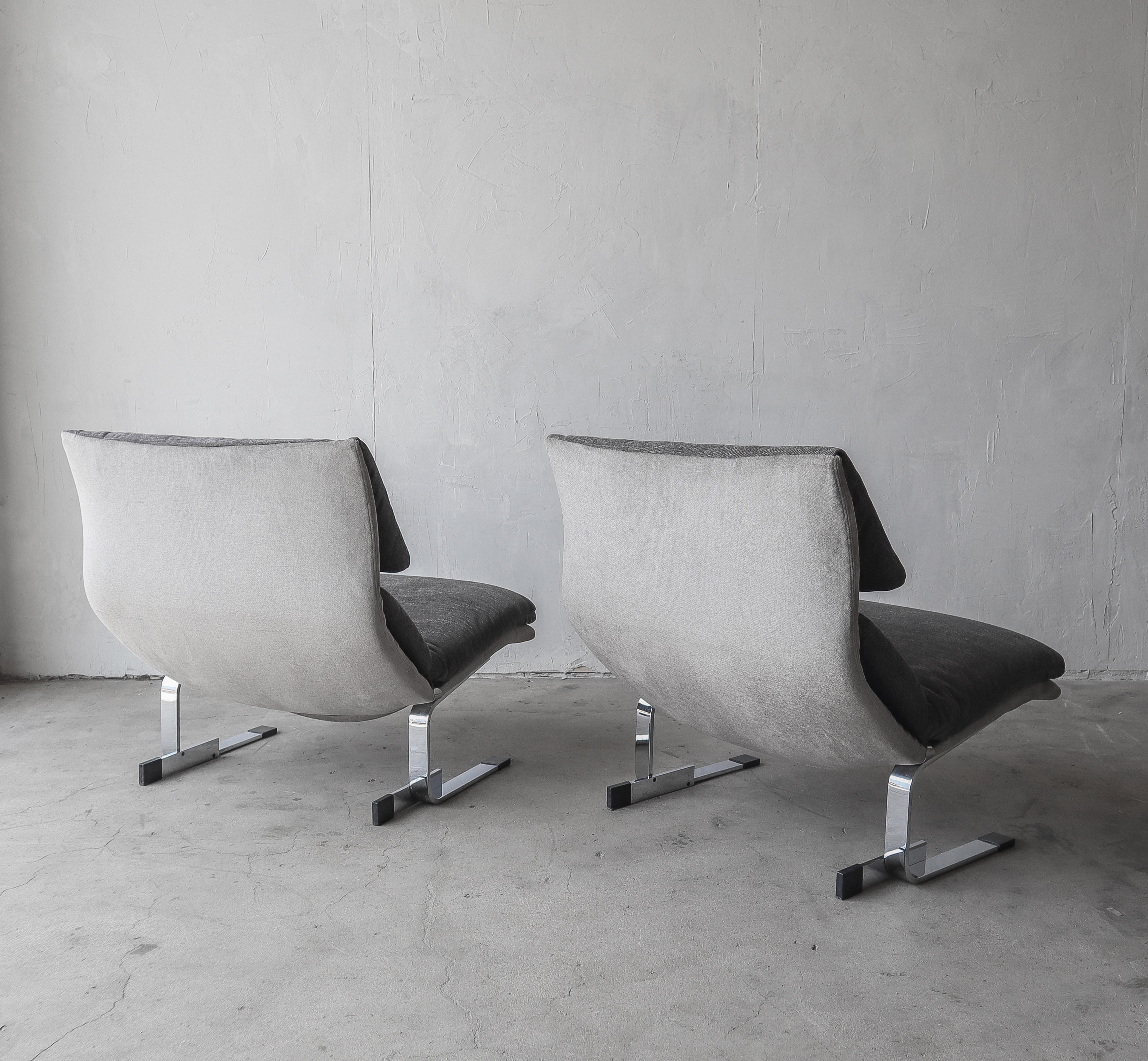20th Century Pair of Post Modern Onda Lounge Chairs by Saporiti