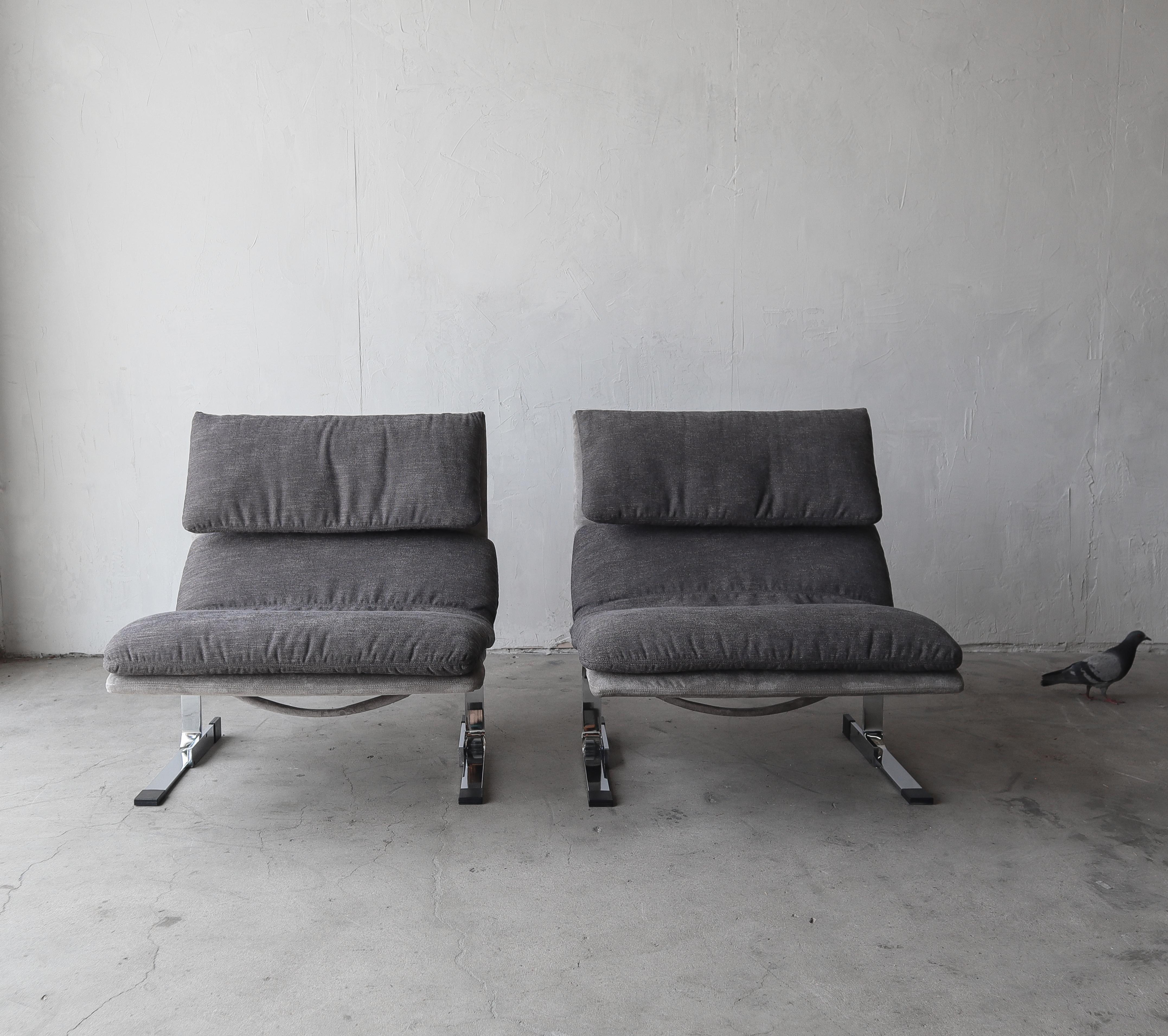 Pair of Post Modern Onda Lounge Chairs by Saporiti 1