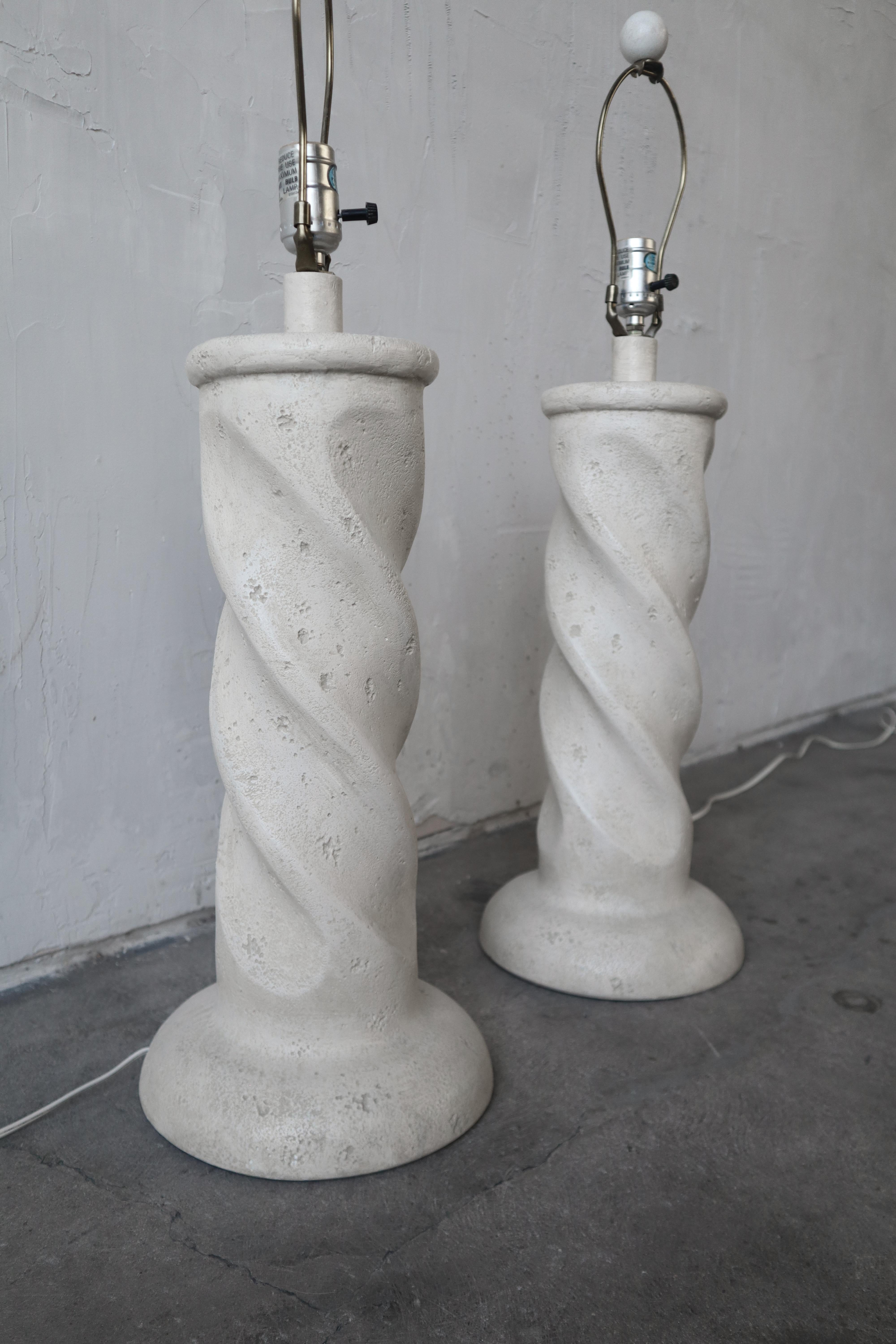 Pair of Post Modern Plaster Swirl Table Lamps In Good Condition For Sale In Las Vegas, NV