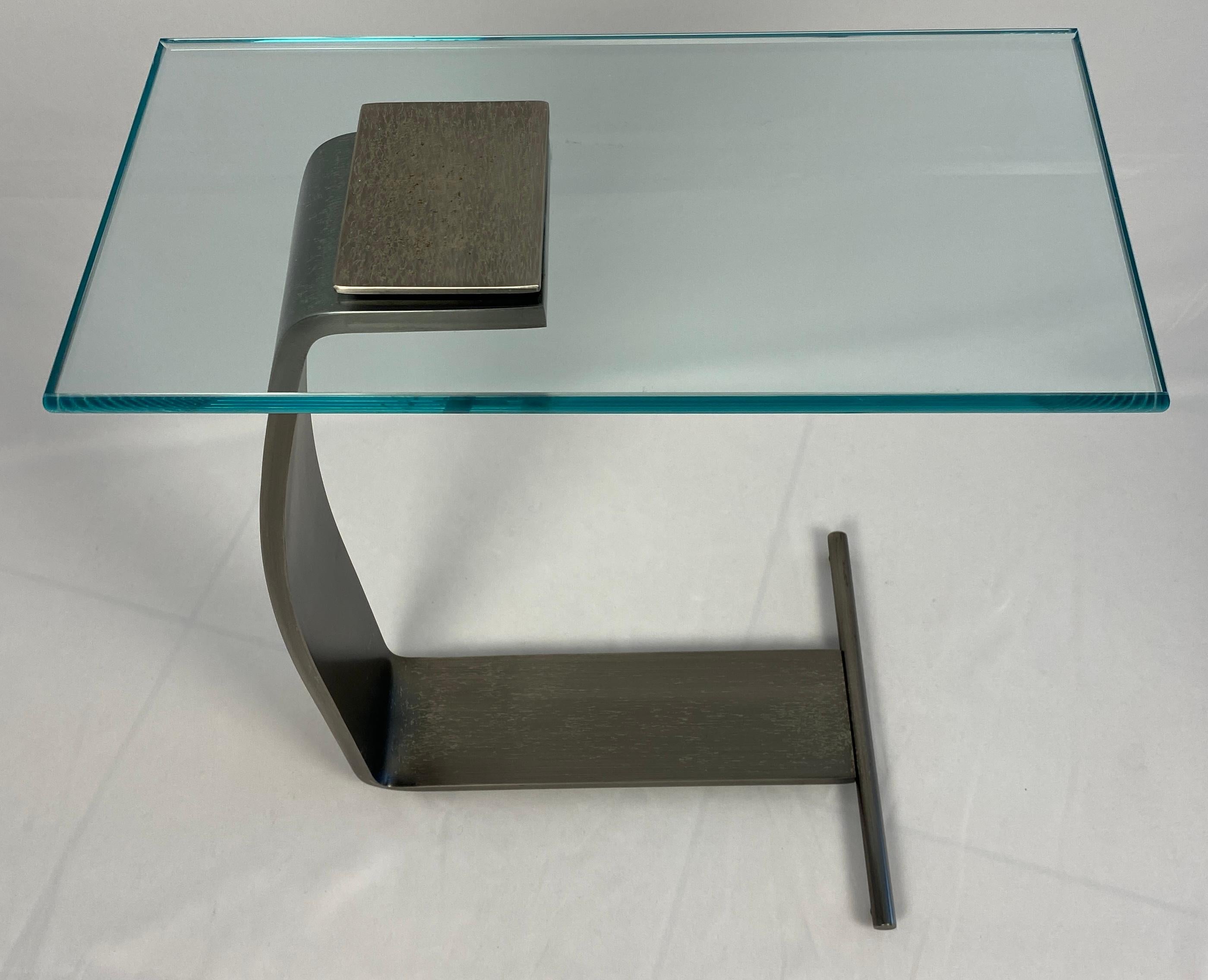 Pareja de Mesas auxiliares Rick Berry, Mesas para bebidas del Design Institute America Metal en venta