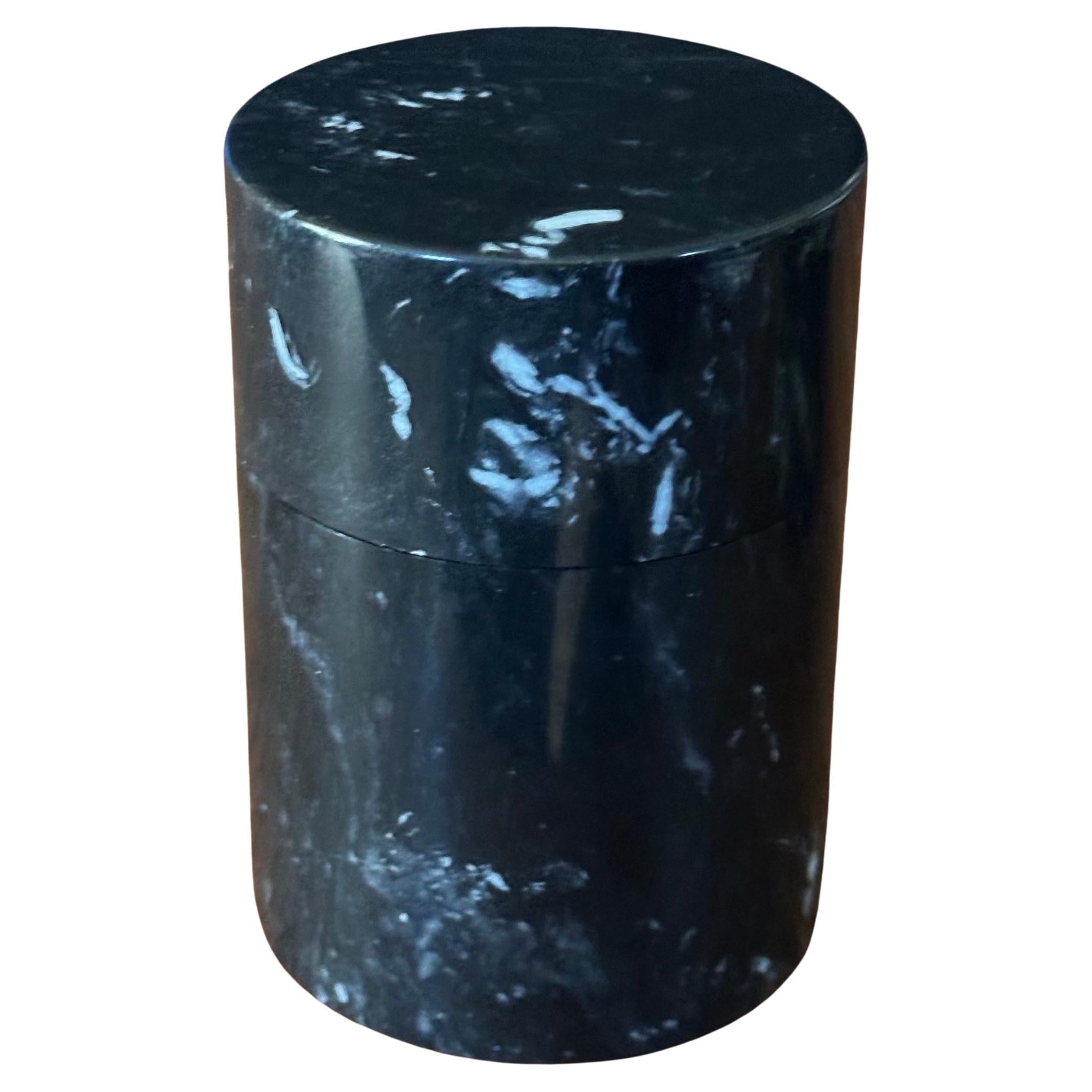 Pareja de pequeños botes/cajas posmodernos de mármol negro Italiano en venta