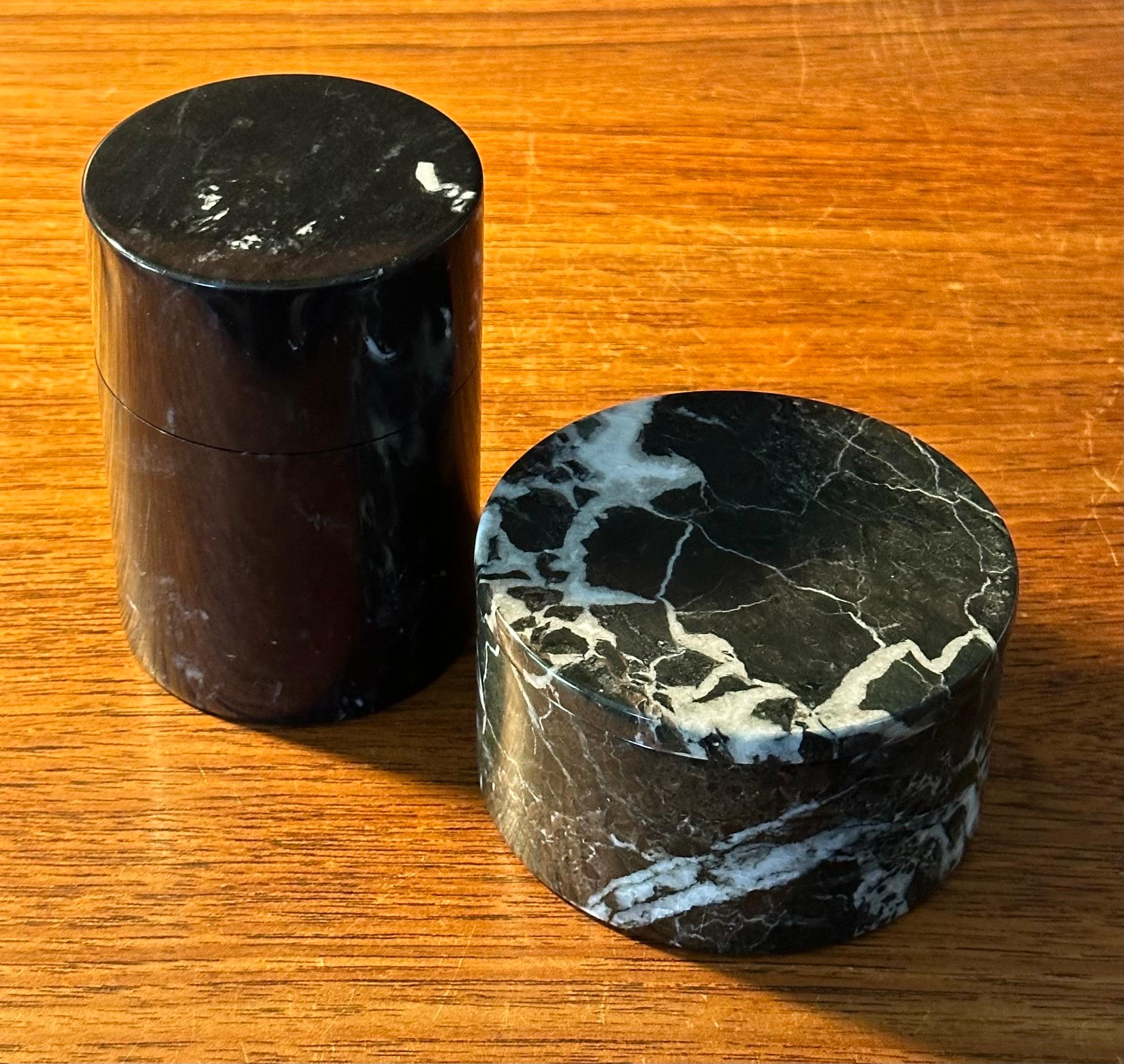 Pareja de pequeños botes/cajas posmodernos de mármol negro en Bueno estado para la venta en San Diego, CA