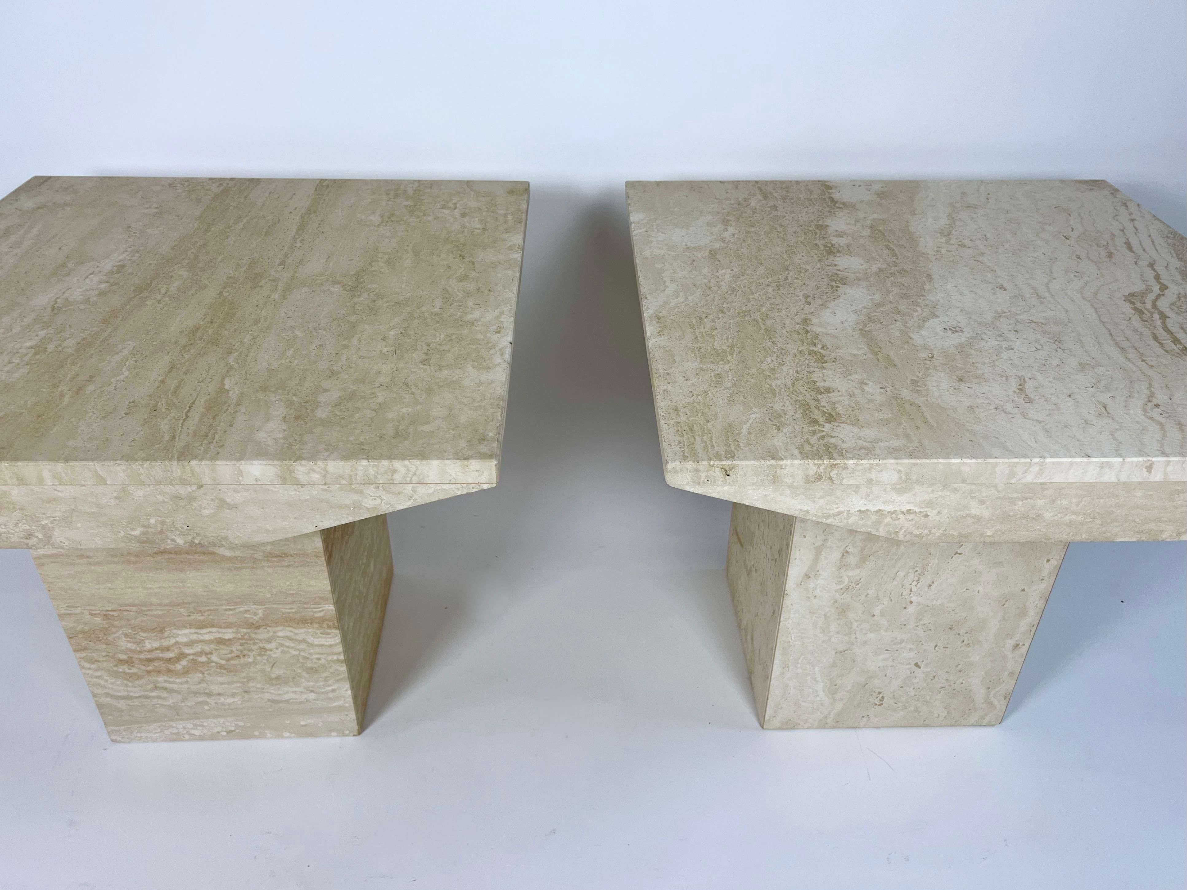 Pair of post modern square side table in natural travertine stone In Excellent Condition In Bristol, GB