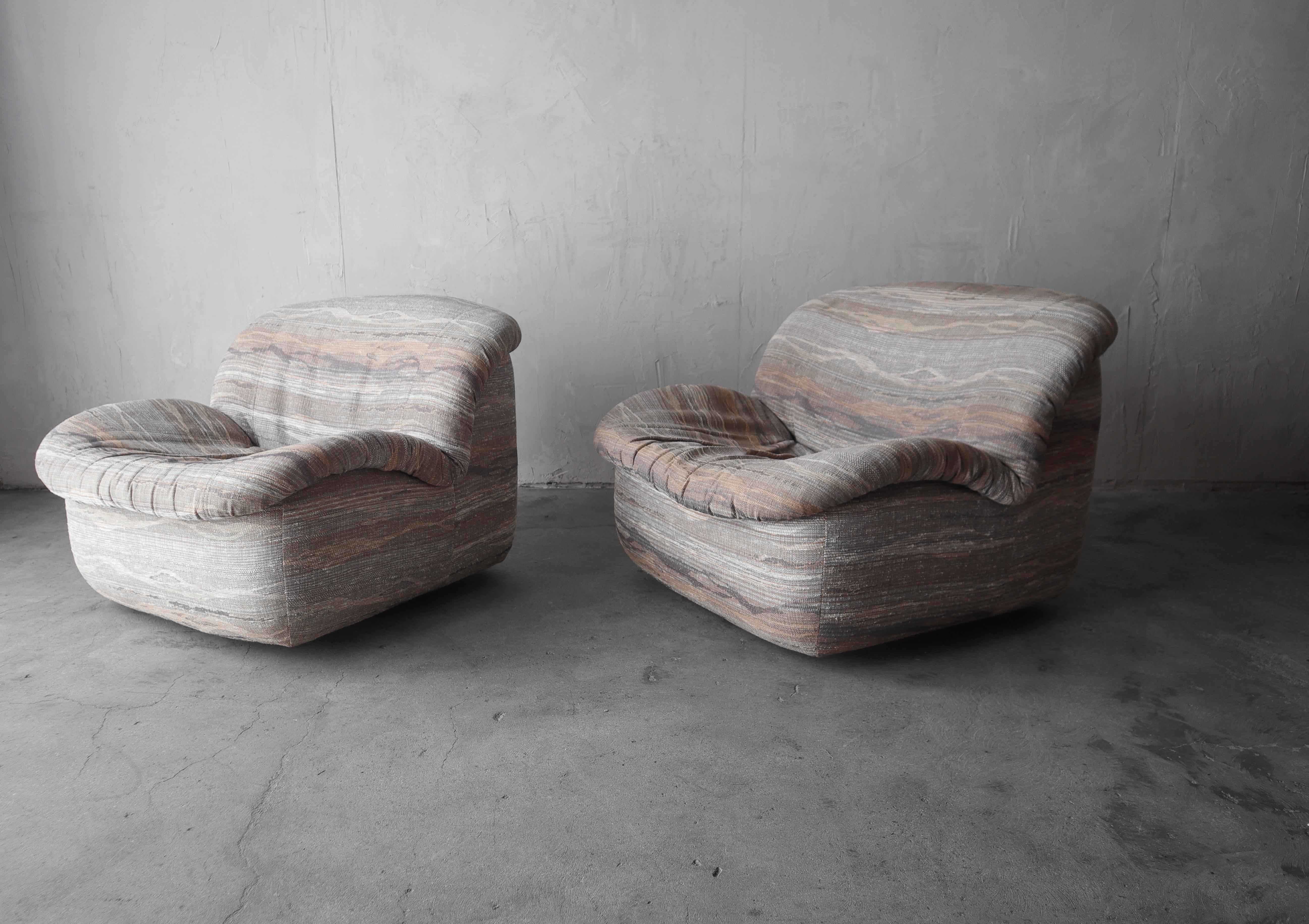 Pair of Post Modern Swivel Slipper Chairs In Good Condition In Las Vegas, NV