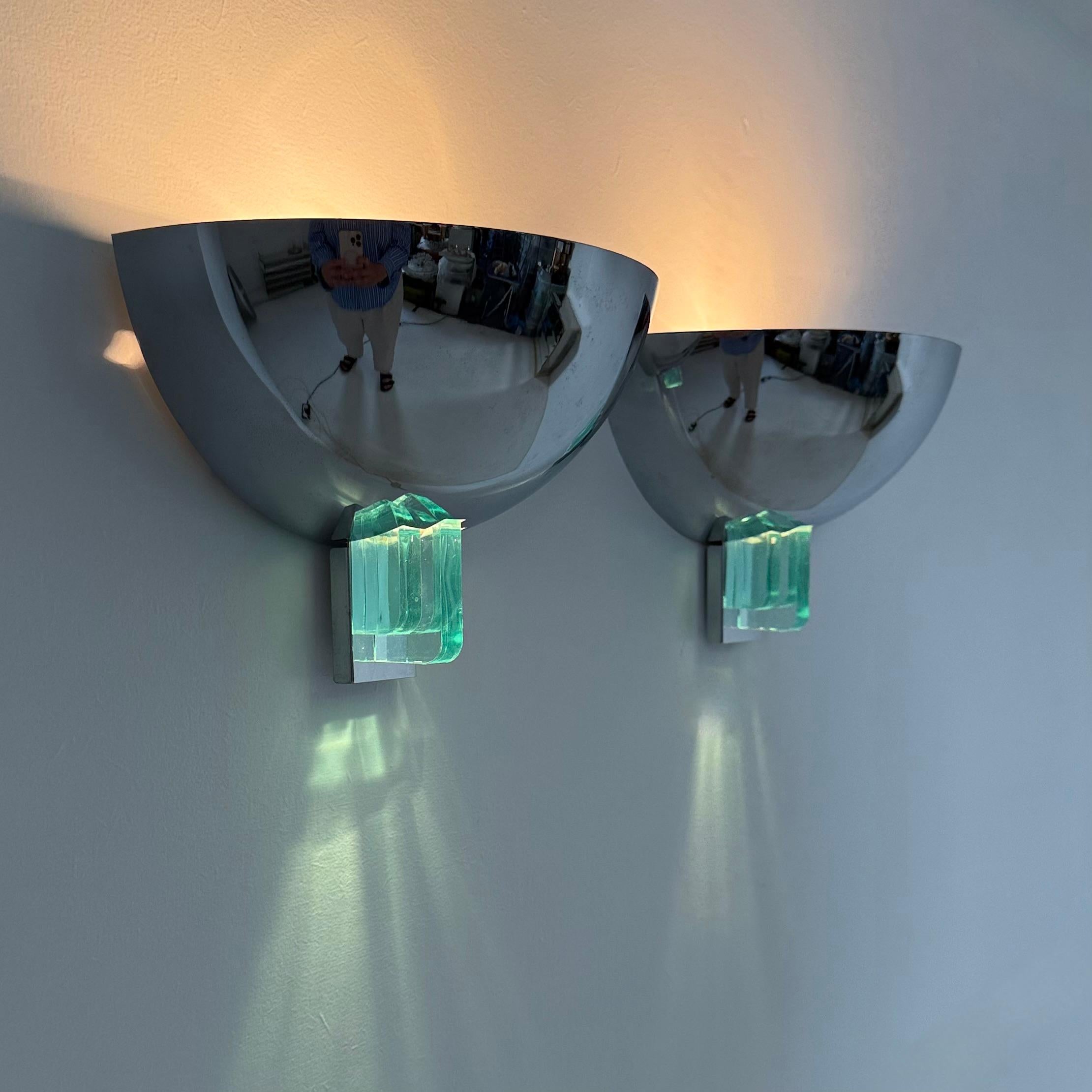 Paire d'appliques post-modernes en chrome et lucite, années 1980 en vente 6