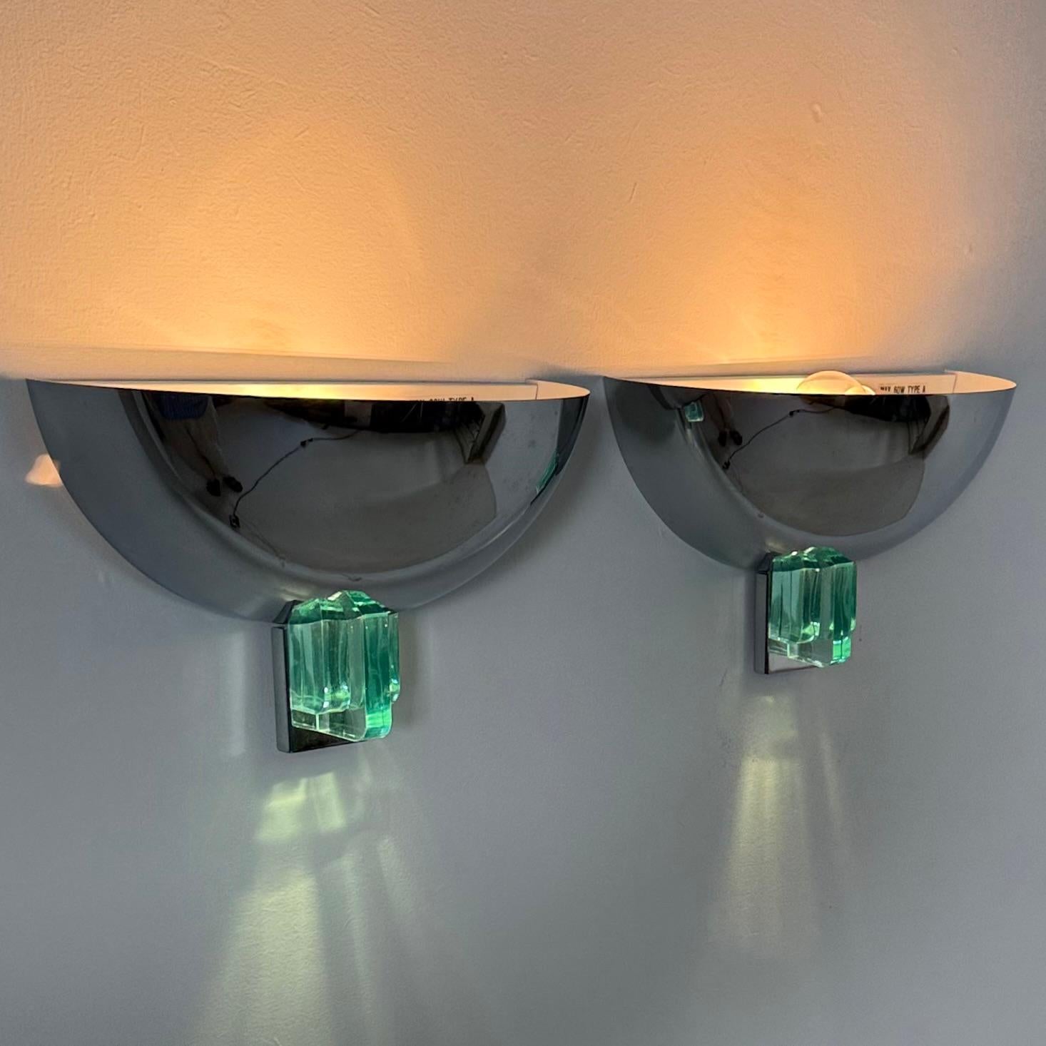 Paire d'appliques post-modernes en chrome et lucite, années 1980 en vente 7