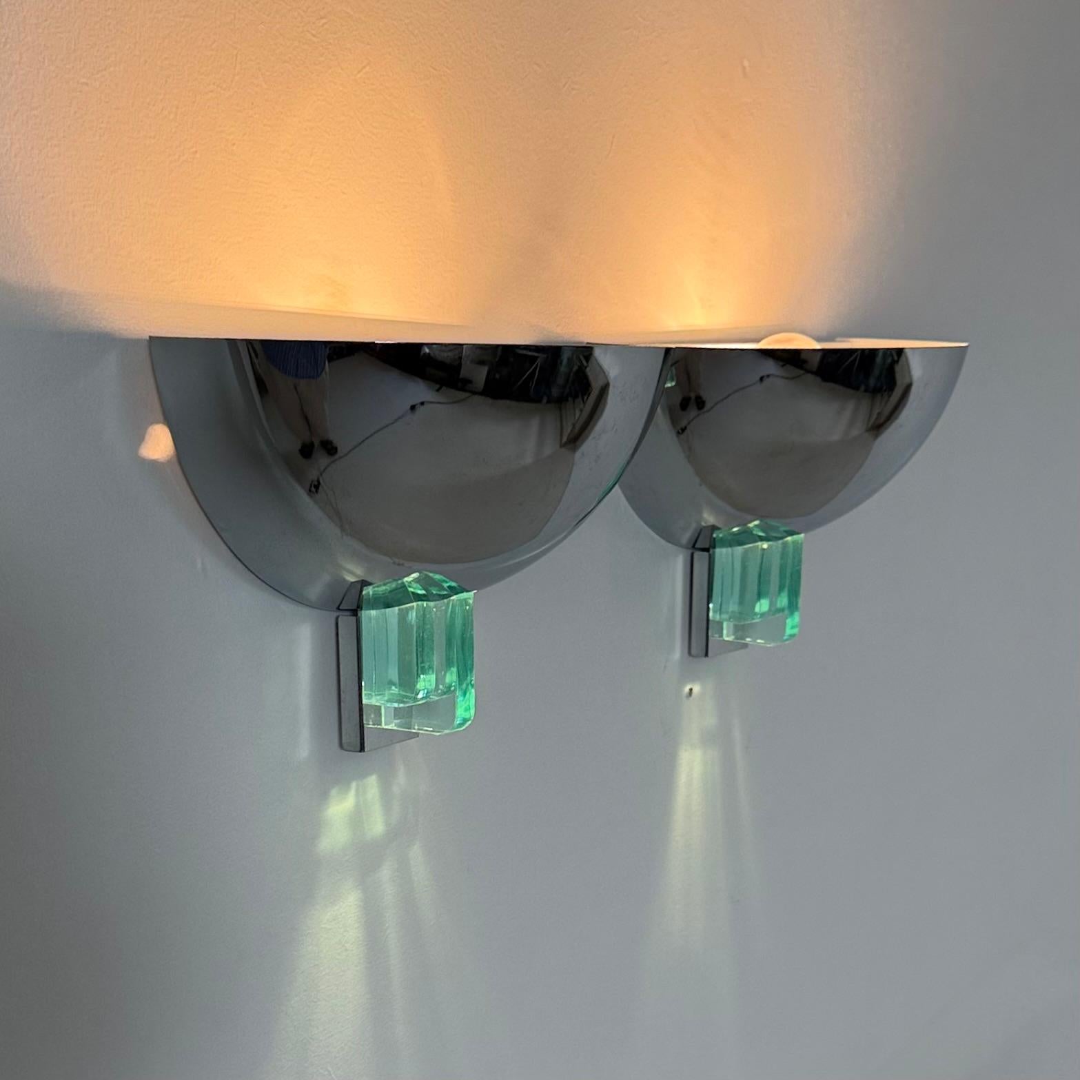 Paire d'appliques post-modernes en chrome et lucite, années 1980 en vente 8