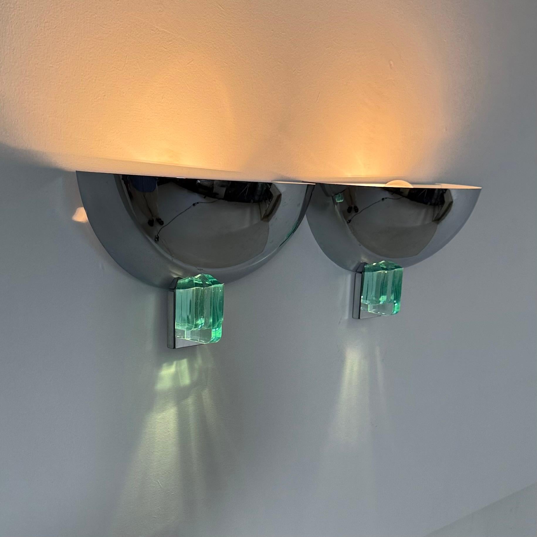 Paire d'appliques post-modernes en chrome et lucite, années 1980 en vente 9