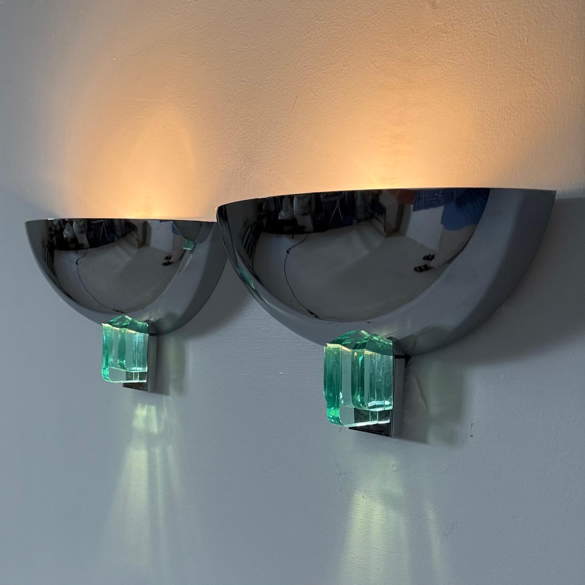Paire d'appliques post-modernes en chrome et lucite, années 1980 en vente 12