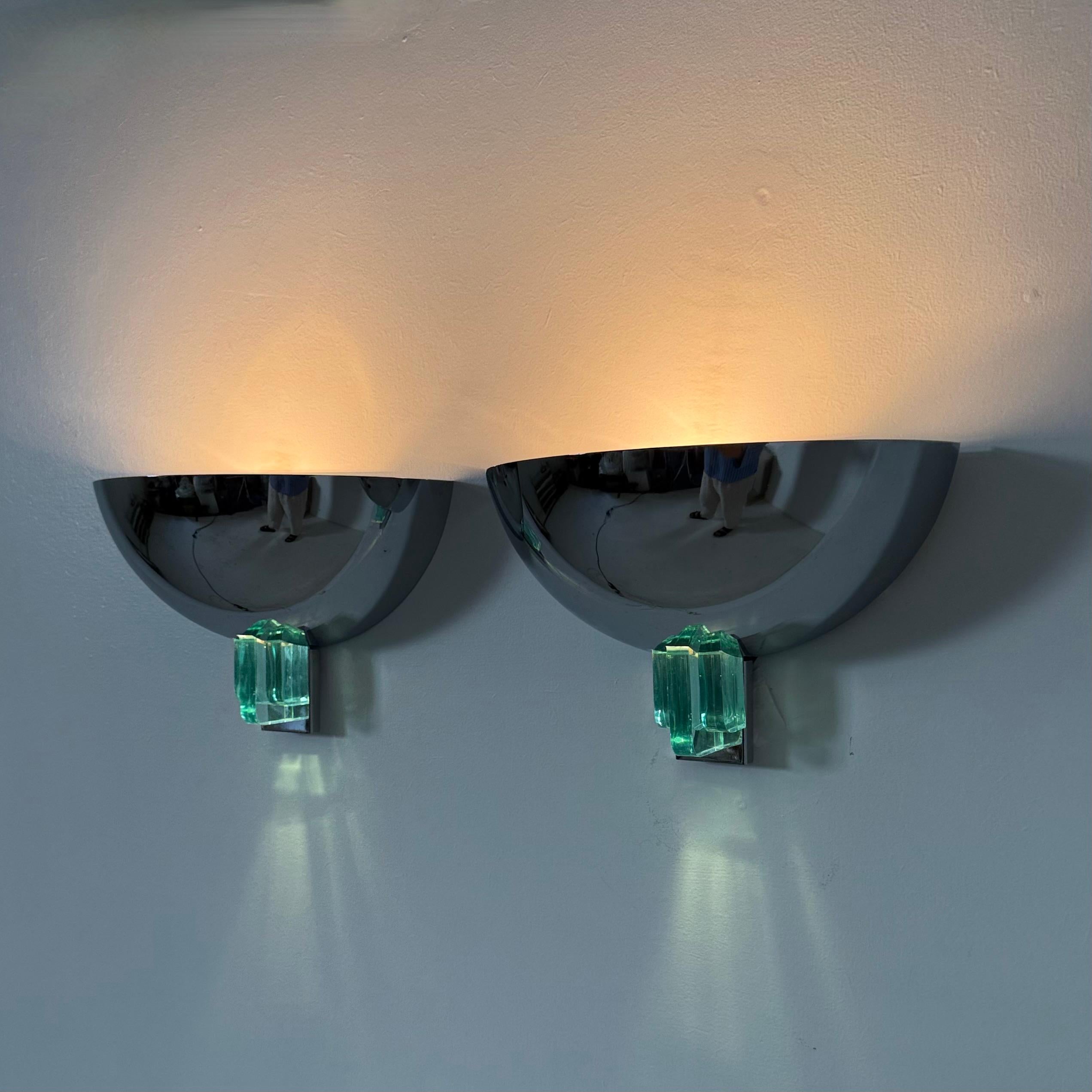 Paire d'appliques post-modernes en chrome et lucite, années 1980 en vente 13