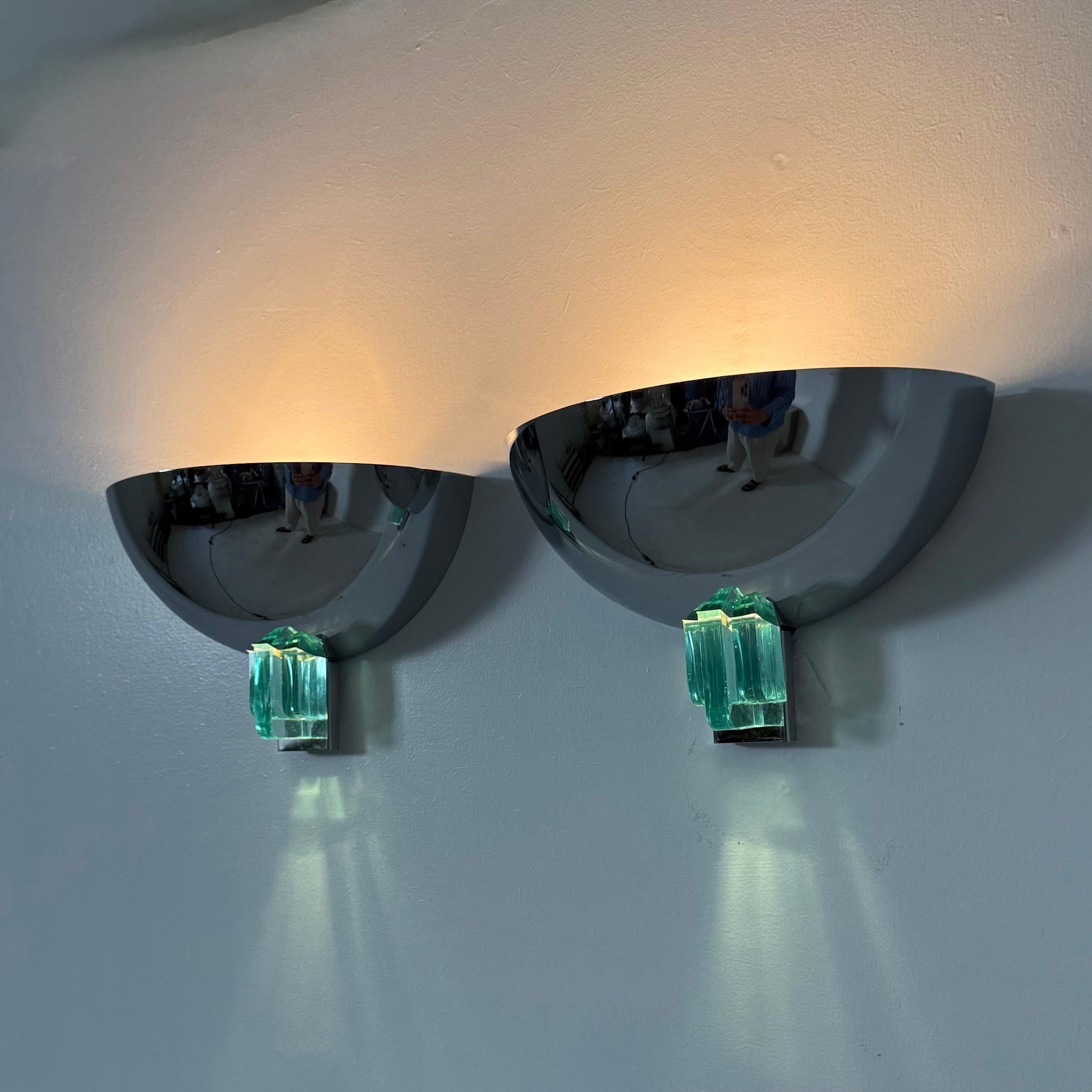 Paire d'appliques post-modernes en chrome et lucite, années 1980 en vente 14