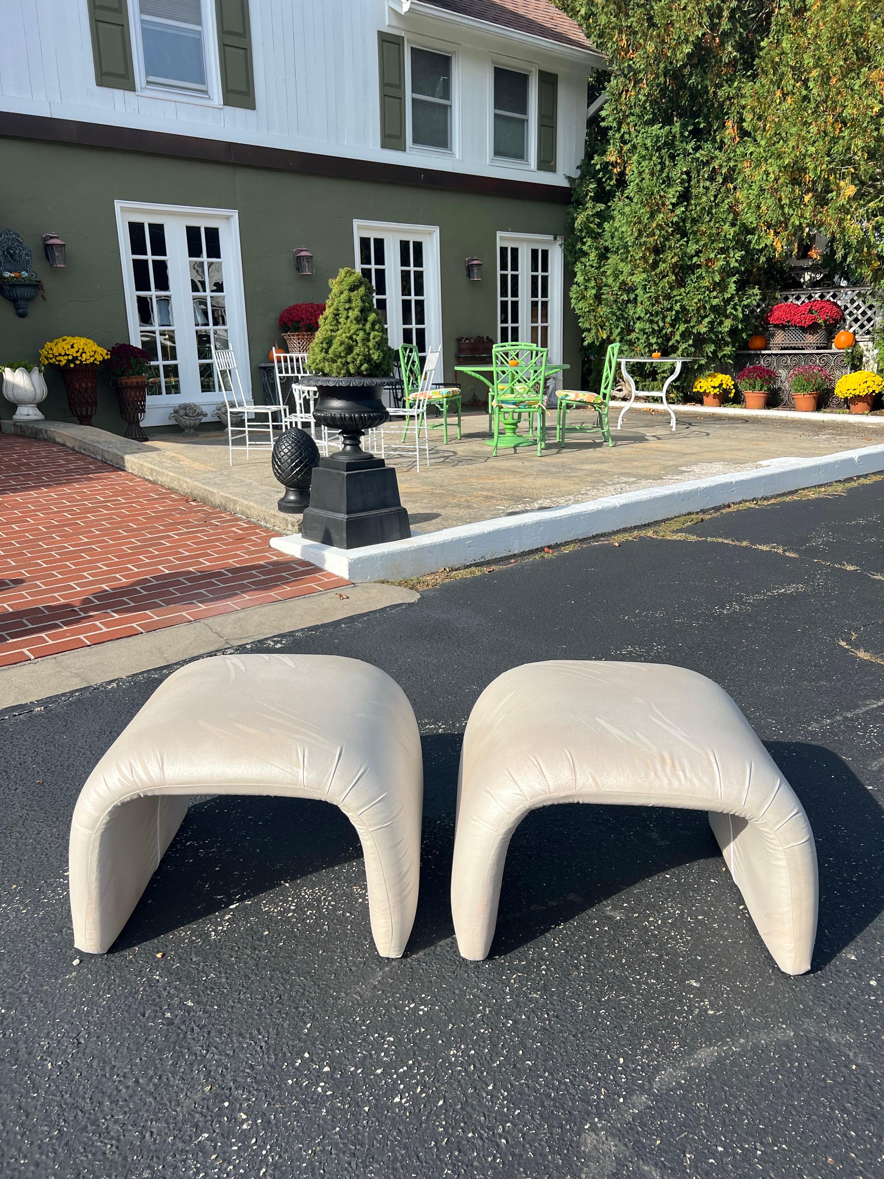 Américain Pair of Post Modern Waterfall Ottomans en vente