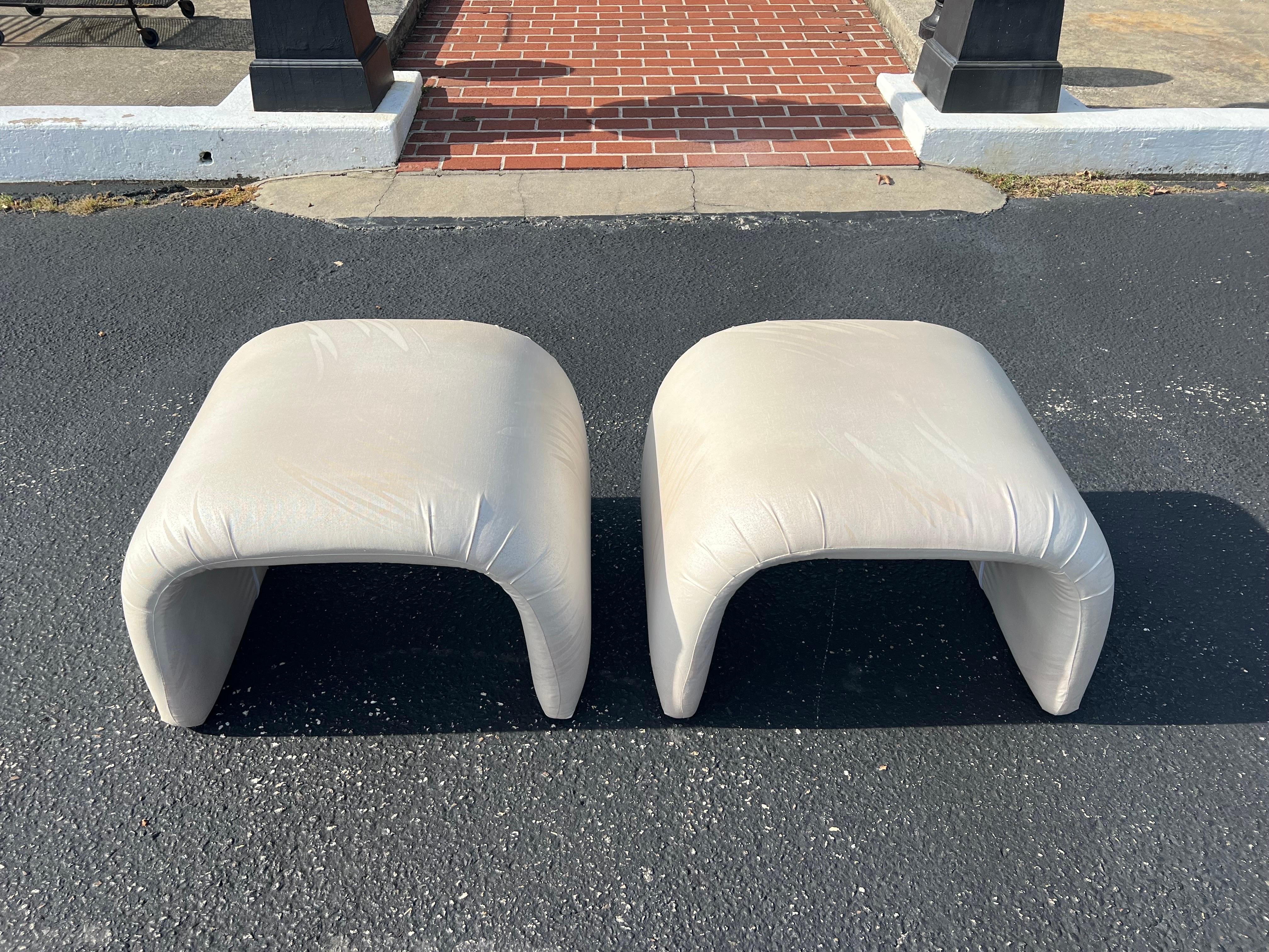 Fin du 20e siècle Pair of Post Modern Waterfall Ottomans en vente