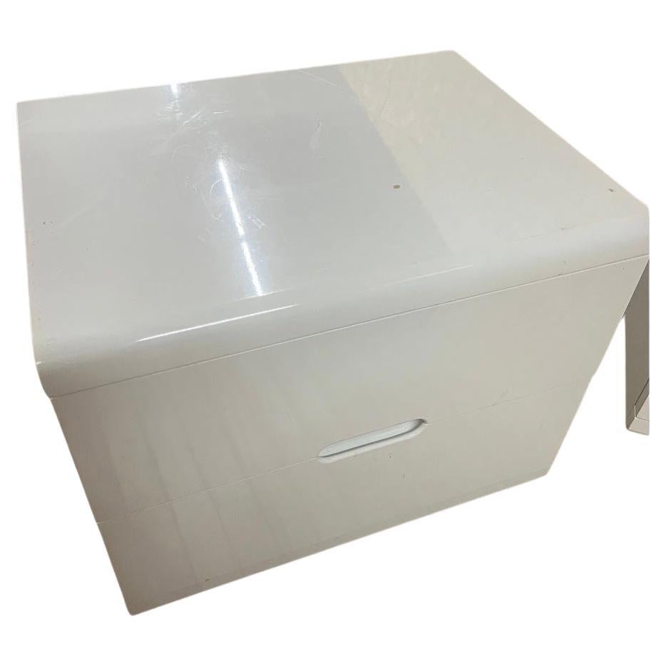 American Pair of post modern white gloss Lacquer Nightstands 2 Drawer For Sale