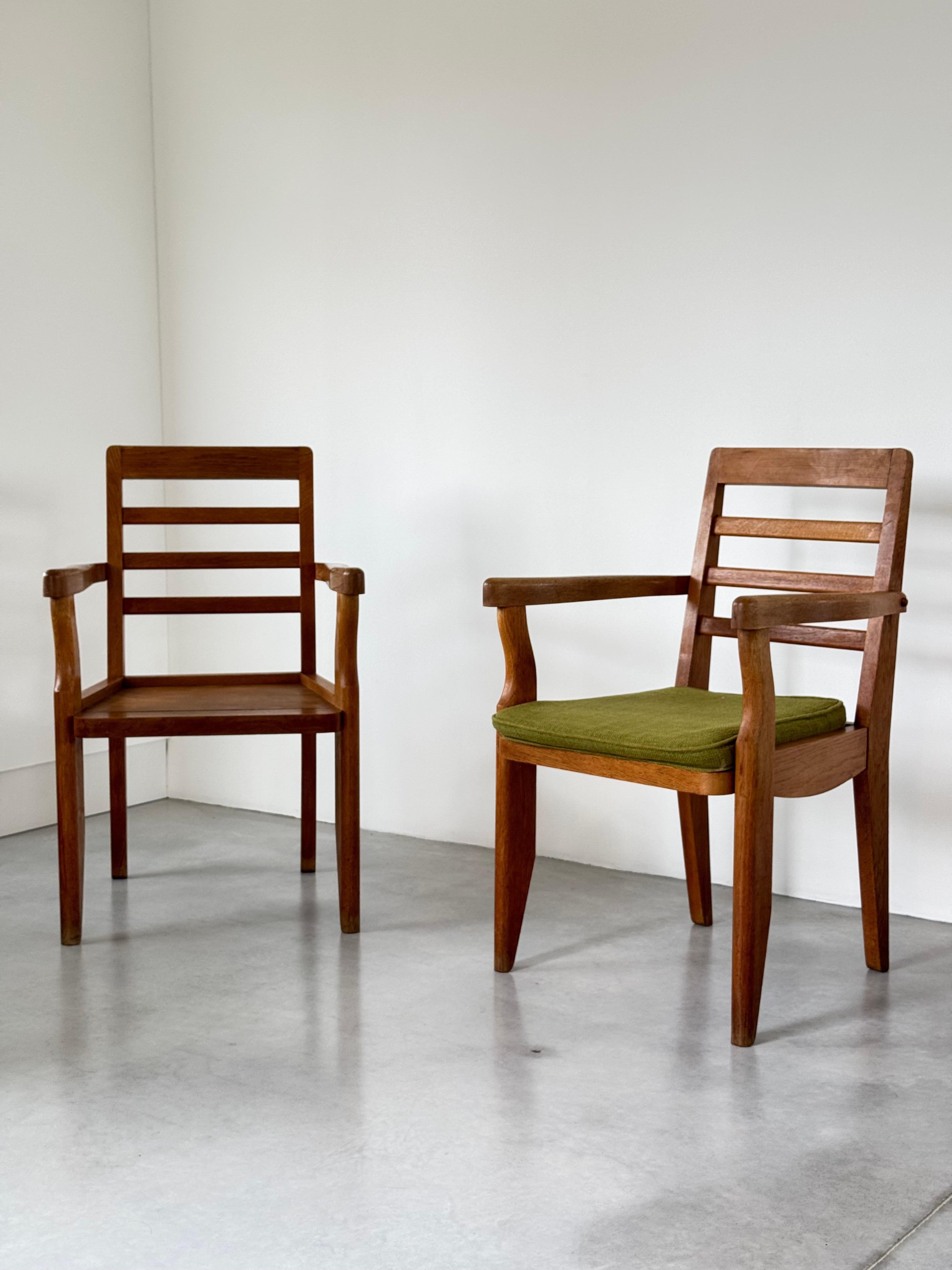 Paire de fauteuils d'après-guerre, Oak/One massif, Design by Guillerme et Chambron, 1950s en vente 6