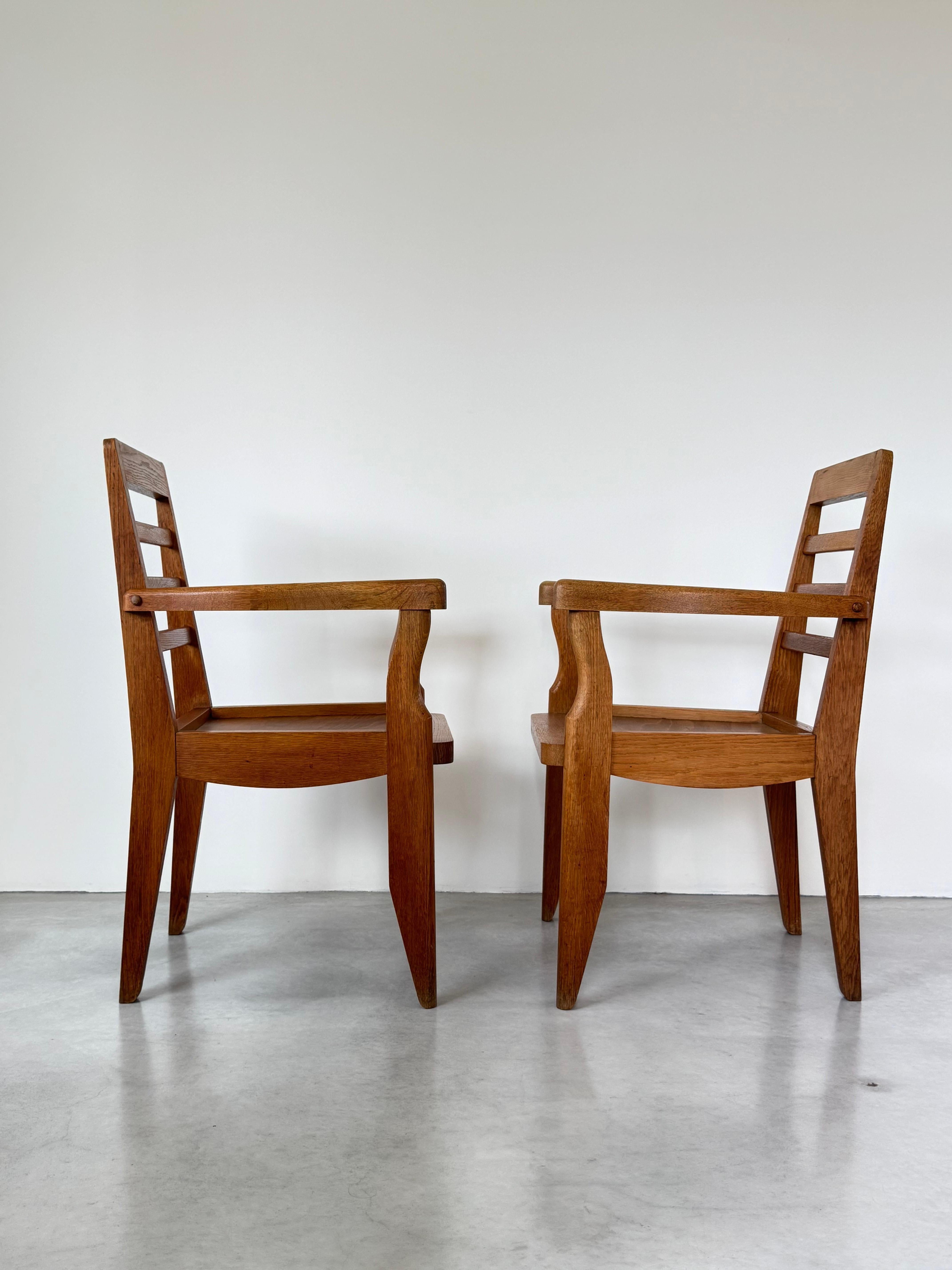 Mid-Century Modern Paire de fauteuils d'après-guerre, Oak/One massif, Design by Guillerme et Chambron, 1950s en vente