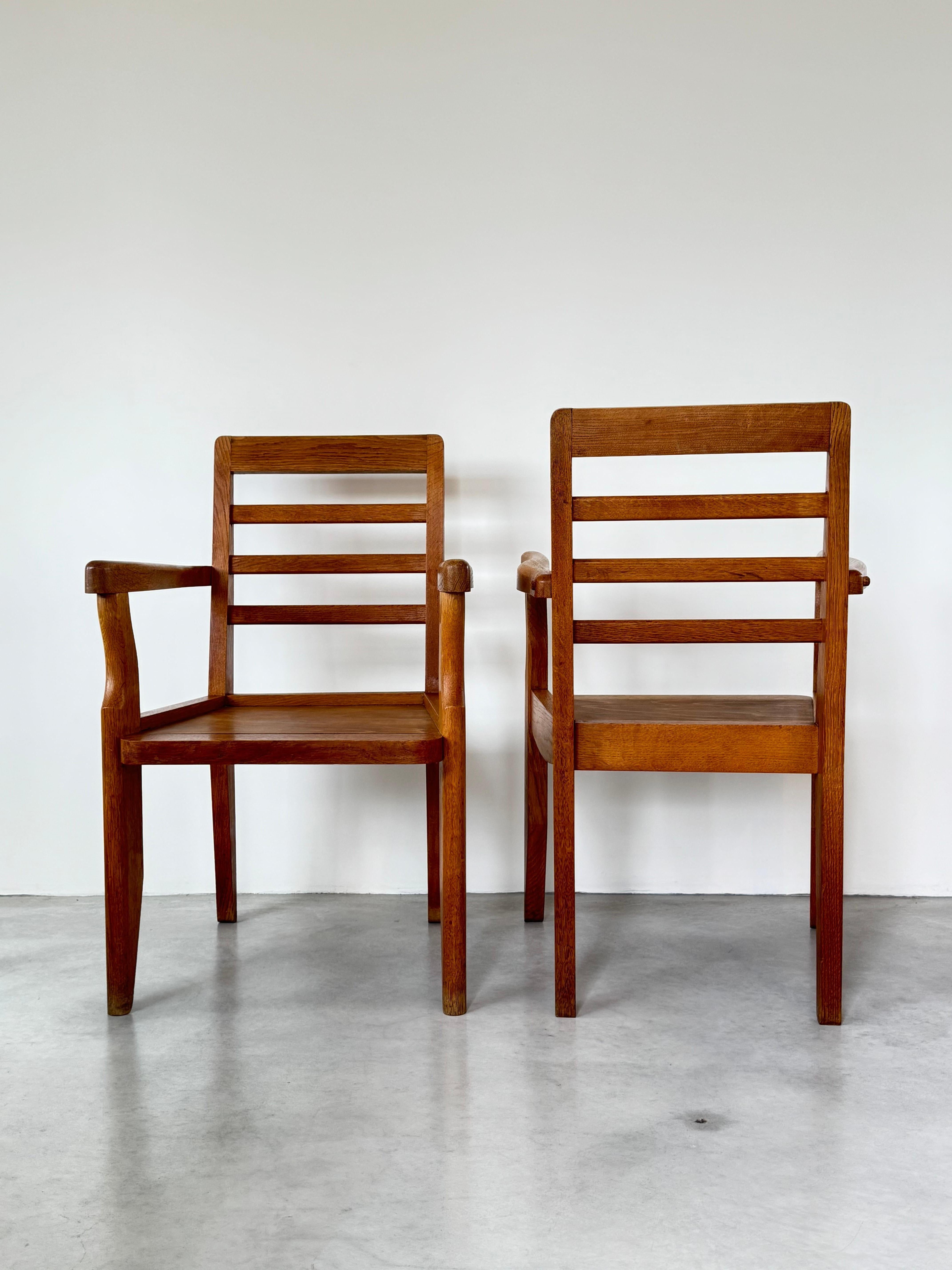 Français Paire de fauteuils d'après-guerre, Oak/One massif, Design by Guillerme et Chambron, 1950s en vente