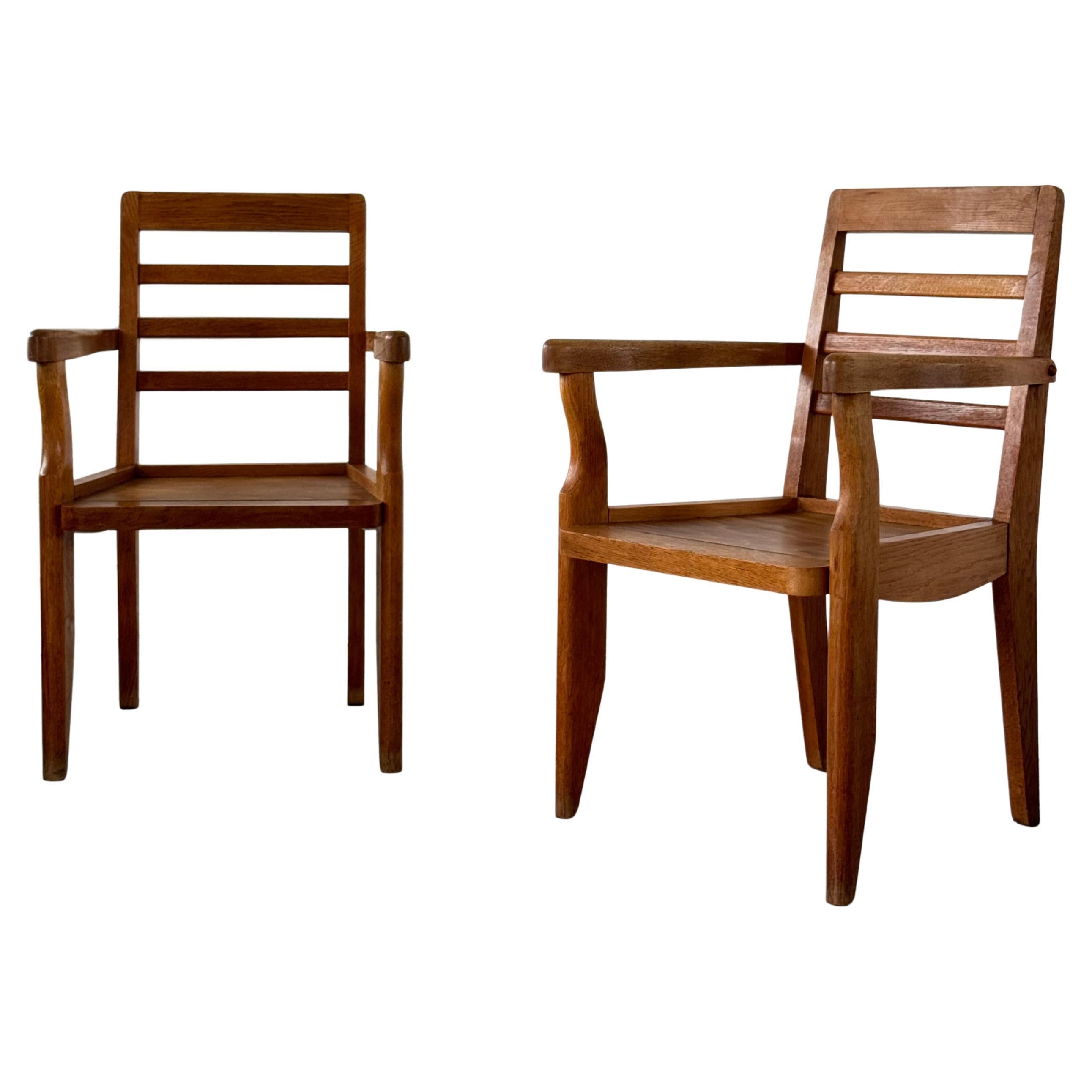 Coppia di poltrone del dopoguerra, in rovere massiccio, design di Guillerme et Chambron, anni '50