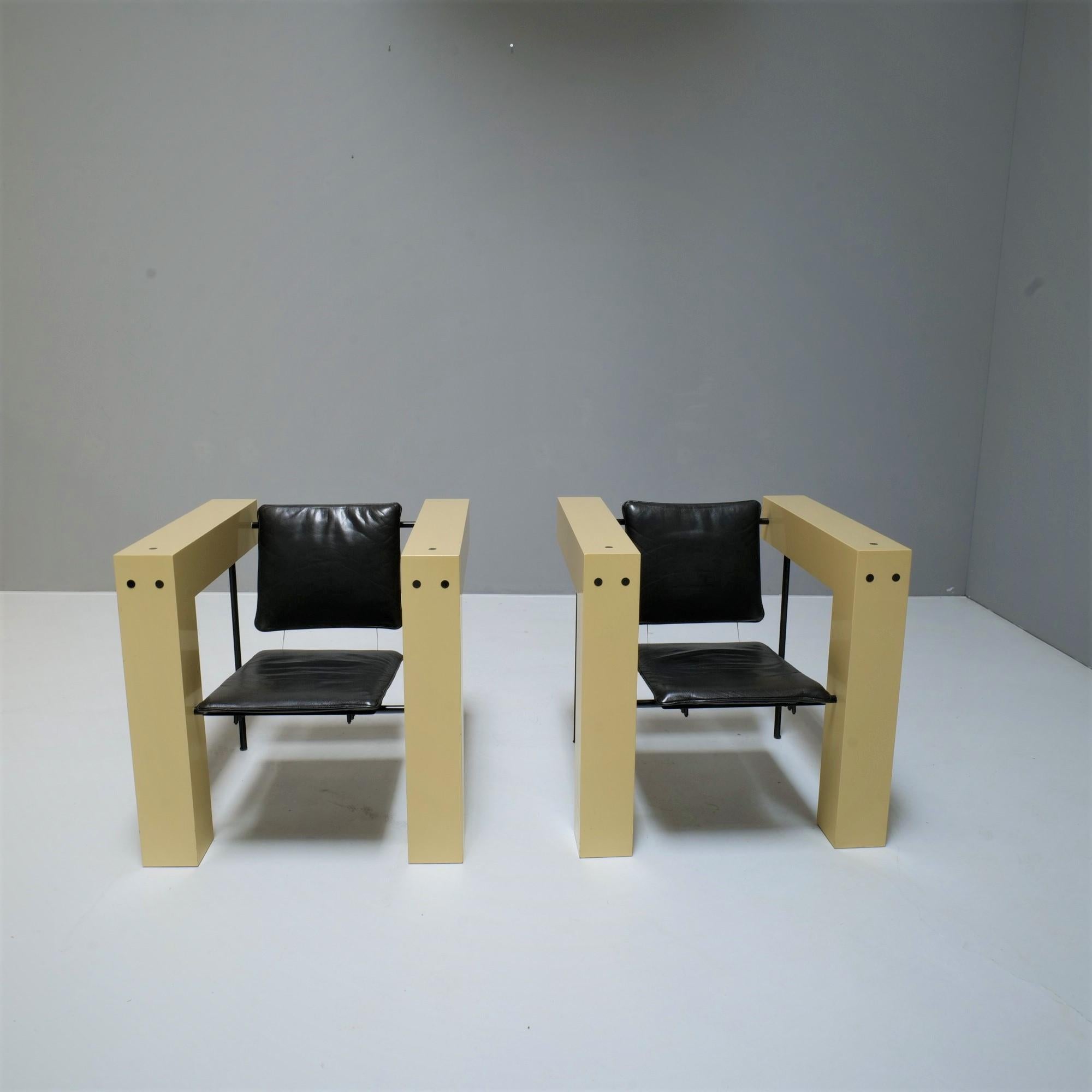 Fine XX secolo Coppia di poltrone postmoderne, 1980 in vendita