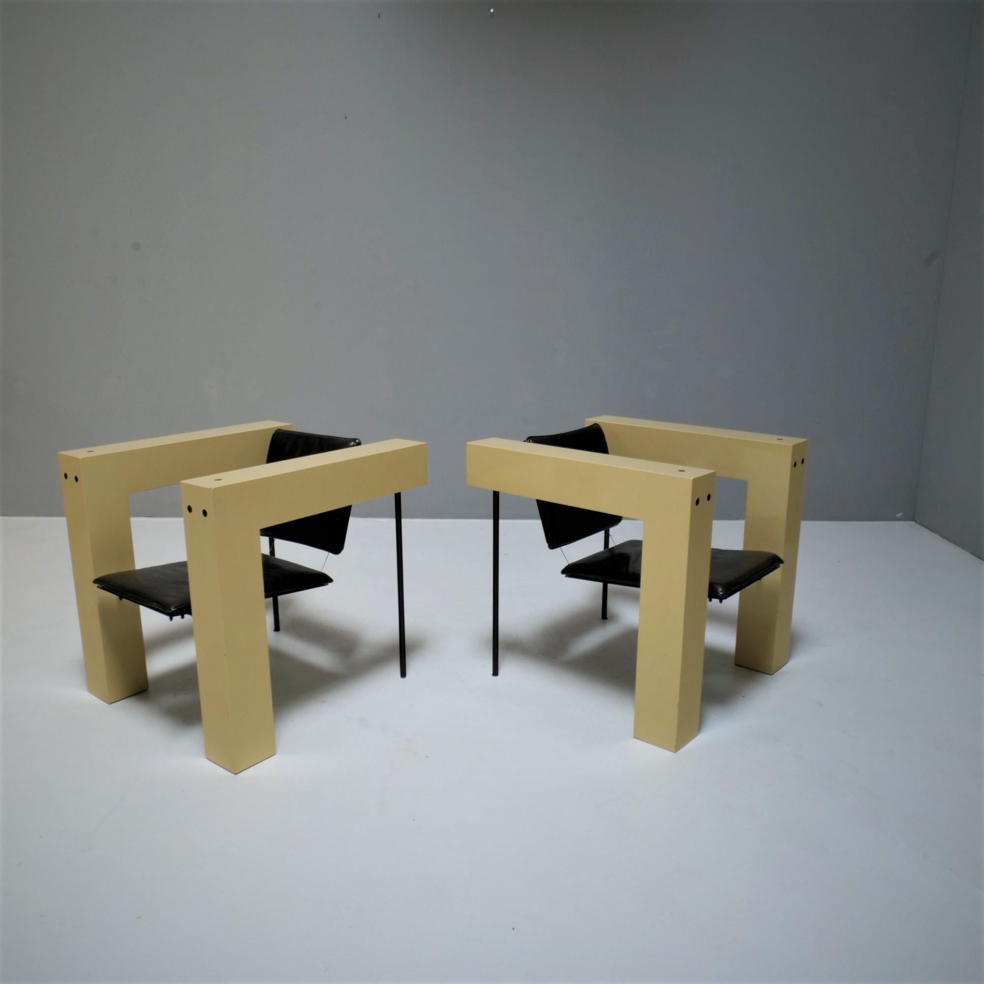Coppia di poltrone postmoderne, 1980 in vendita 1