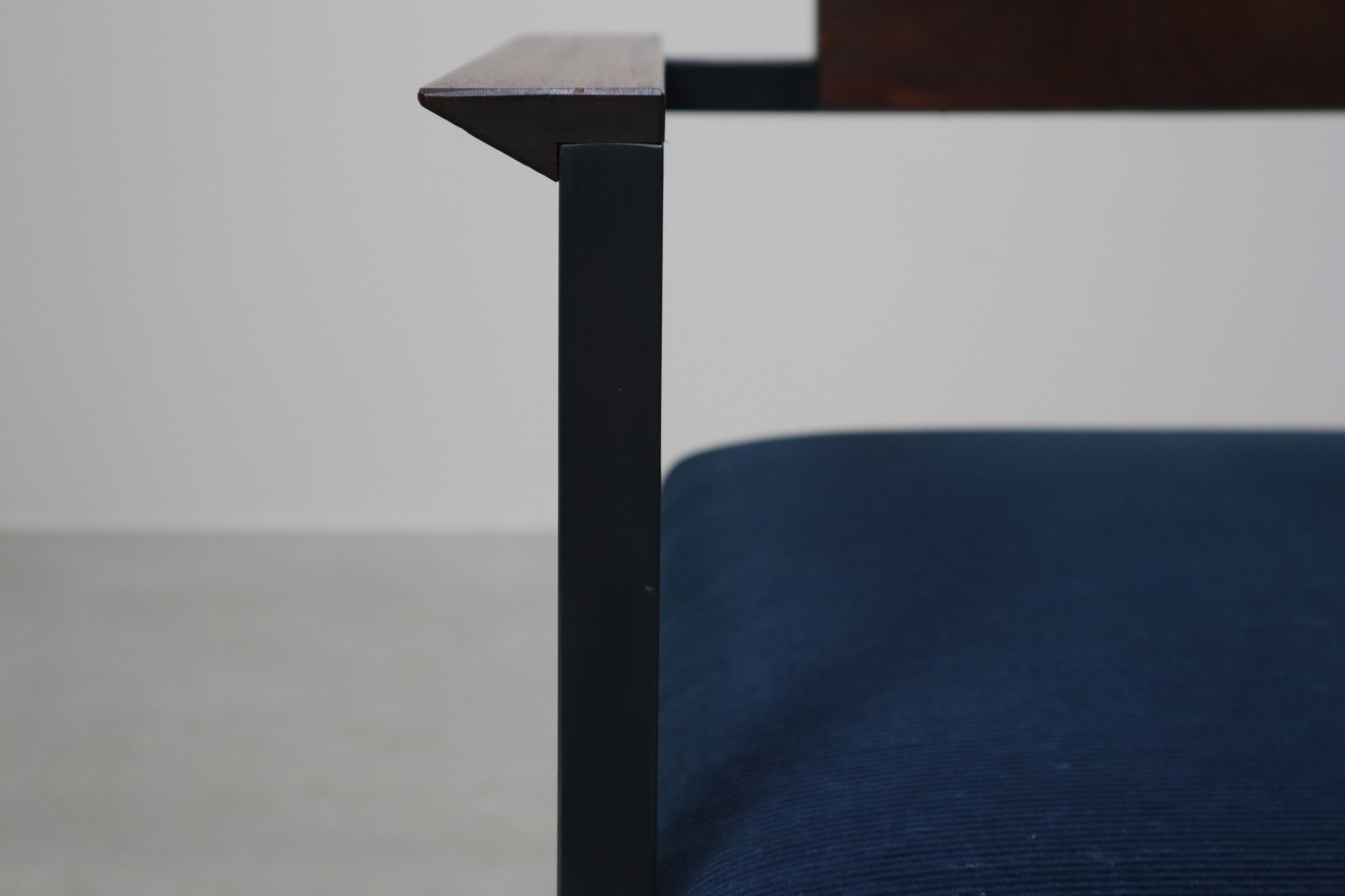 Pair of Postmodern armchairs in steel and mahogany, 1970s For Sale 6