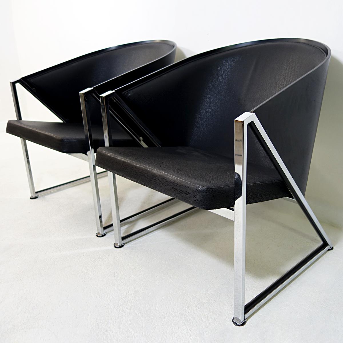 This pair of easy chairs was designed by Jouko Järvisalo for Inno. Their style is an elegant mixture of postmodern and Art Deco with their sharp triangular chrome frames and comfortable seats upholstered in leather.