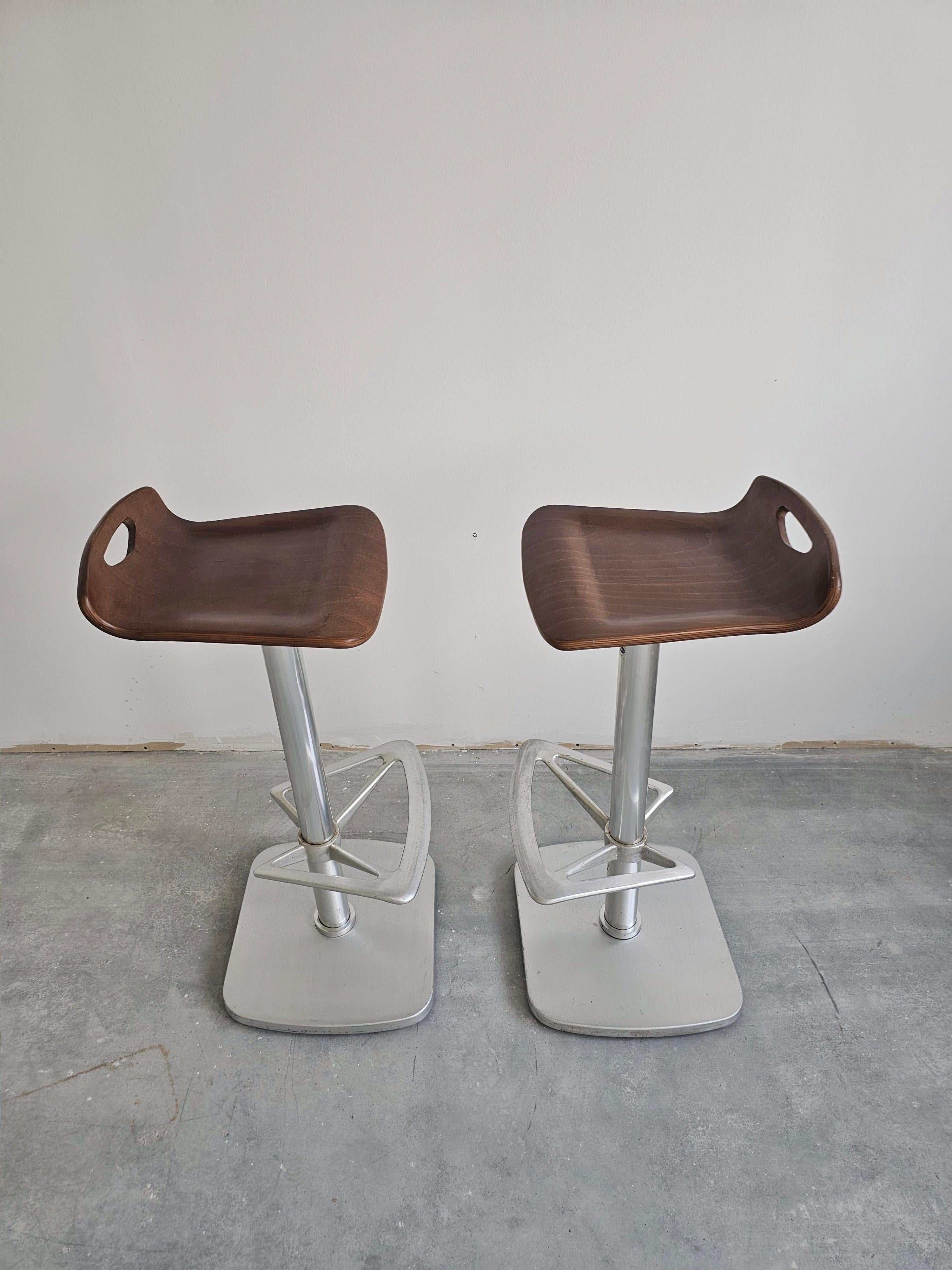 Espagnol Paire de tabourets de bar postmodernes par Indecasa conçus par Joan Casas, Espagne, années 1980 en vente