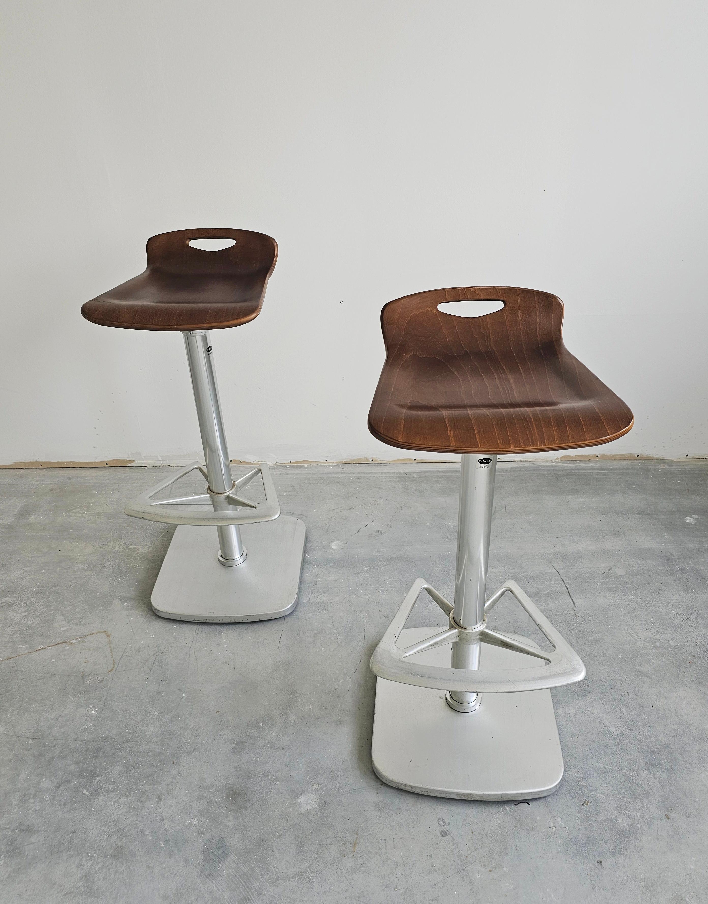 Paire de tabourets de bar postmodernes par Indecasa conçus par Joan Casas, Espagne, années 1980 Bon état - En vente à Beograd, RS
