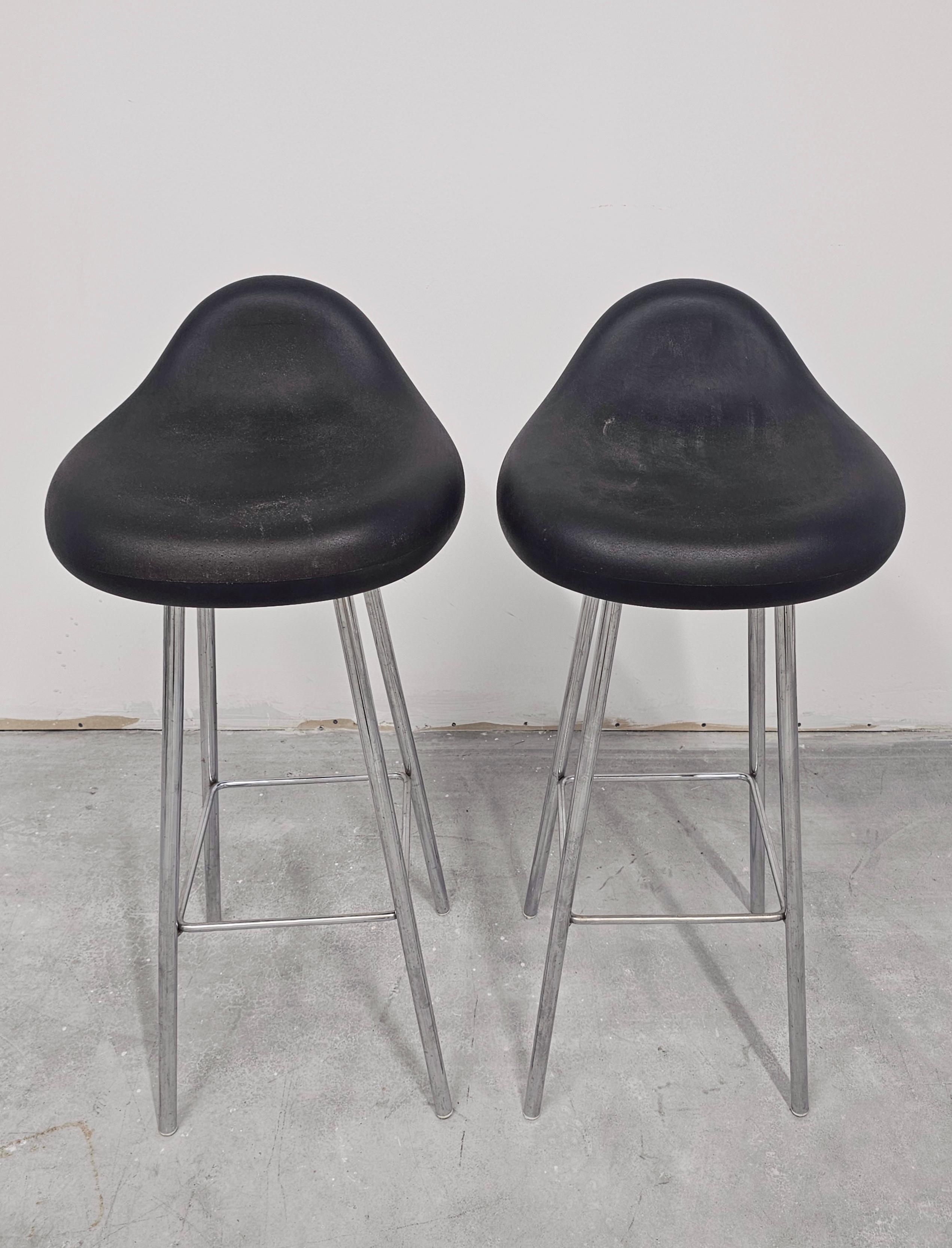 In this listing you will find a pair of futuristic bar stools 