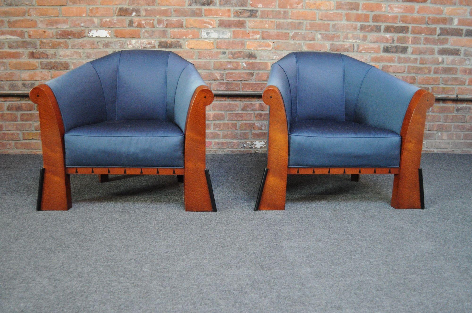 Pair of Postmodern faceted club chairs designed by Michael Graves composed of stained Birdseye Maple frames with ebony inlaid triangles and applied ebonized cylindrical decorations at the feet (ca. 1980, USA).
Scarcely seen pieces by the noted