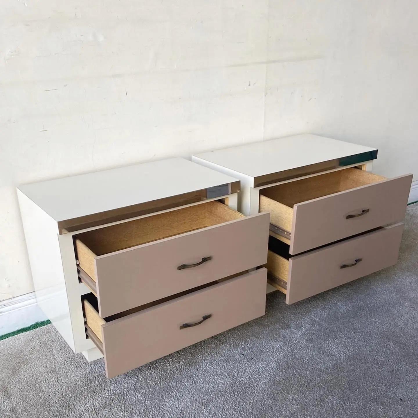 Exceptional pair of postmodern nighstands. Each feature a cream lacquer laminate with taupe lacquer laminate drawer faces with a chrome panne at the top.

Additional information:
Materials: Laminate, Wood
Color: Cream, Taupe
Style: Postmodern
Time