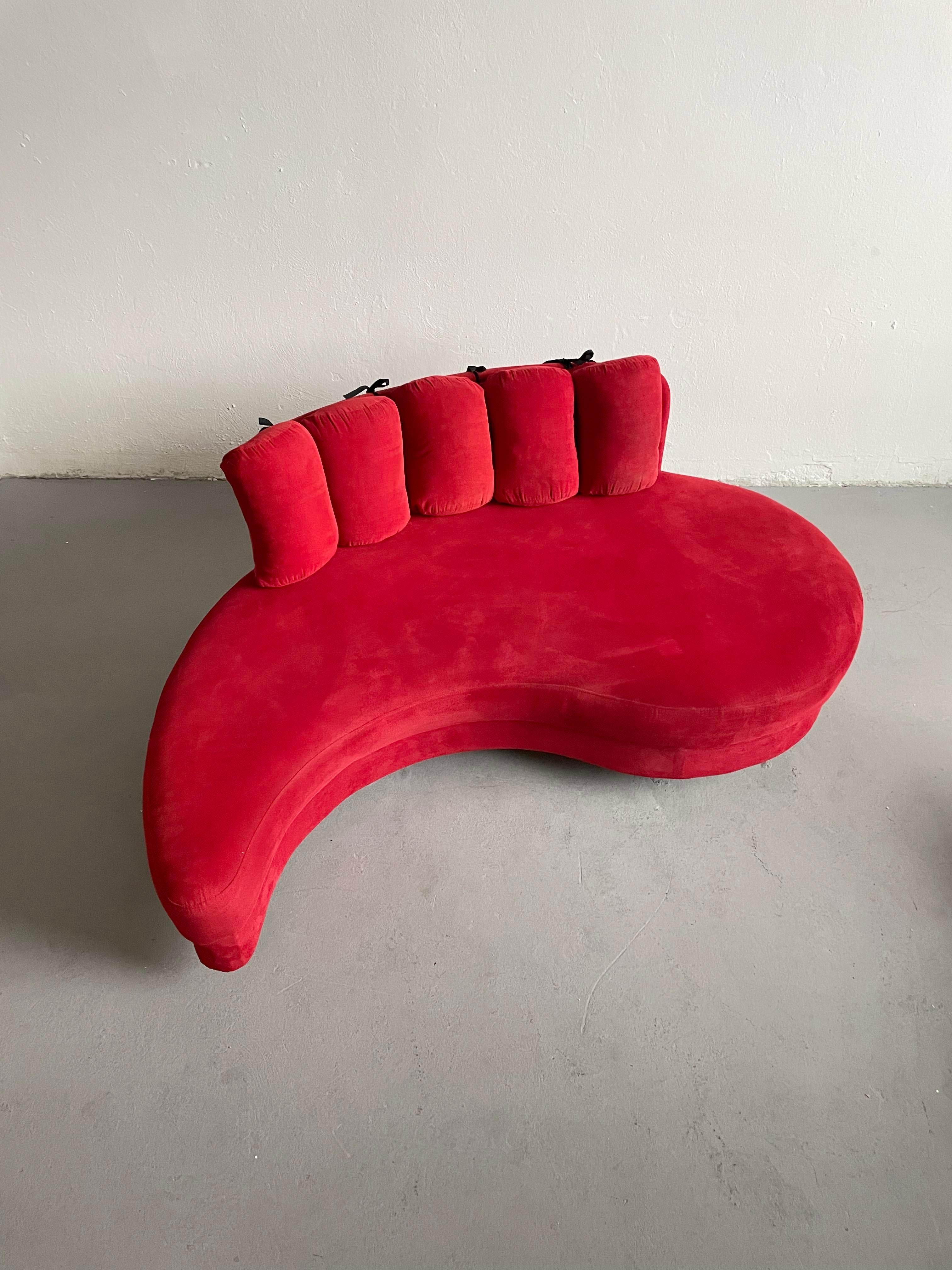 Set of 2 Postmodern Curved Yin-Yang Shaped Sofa Daybeds in Red Fabric, c 1980s For Sale 1