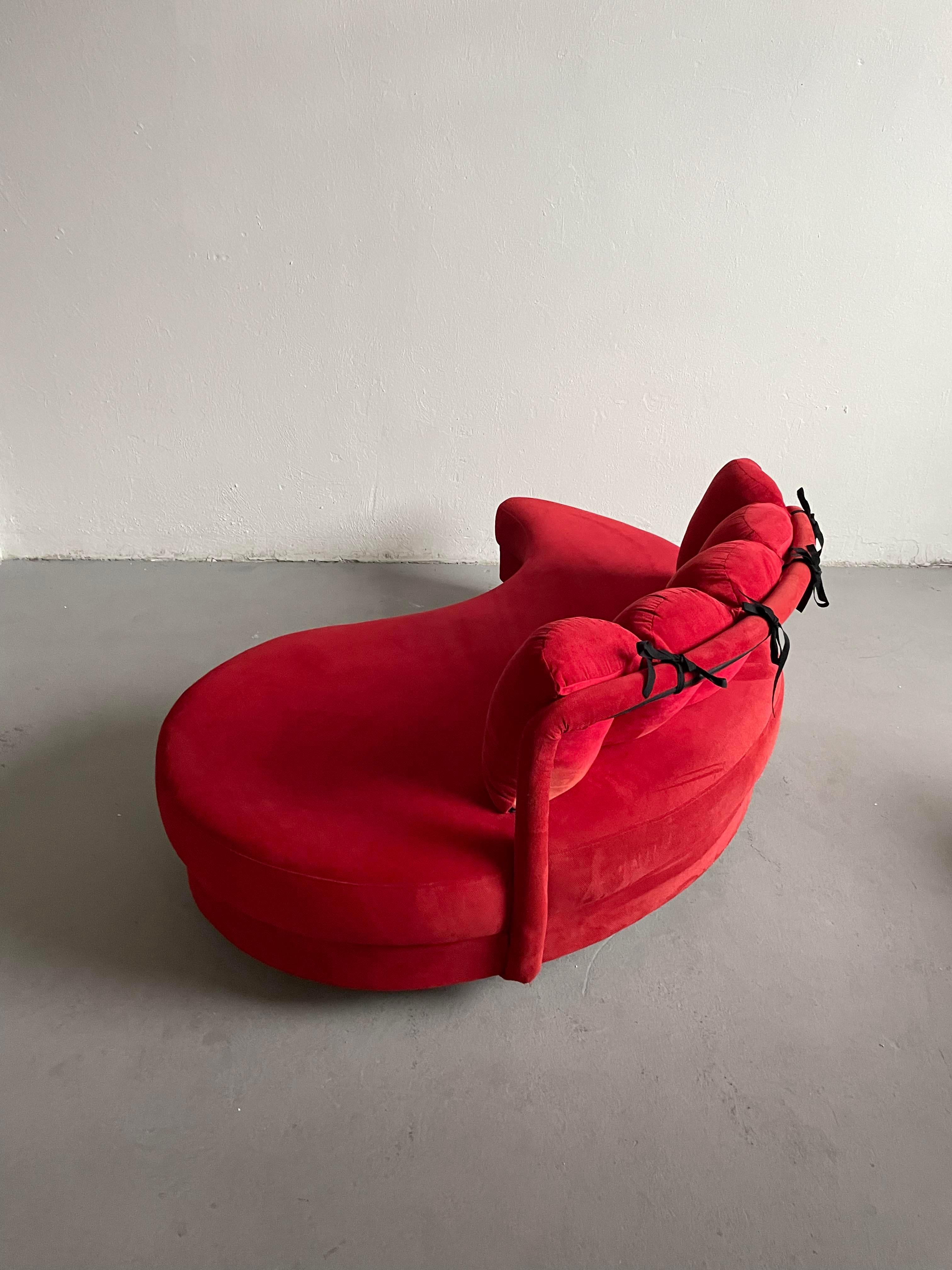 Set of 2 Postmodern Curved Yin-Yang Shaped Sofa Daybeds in Red Fabric, c 1980s For Sale 6
