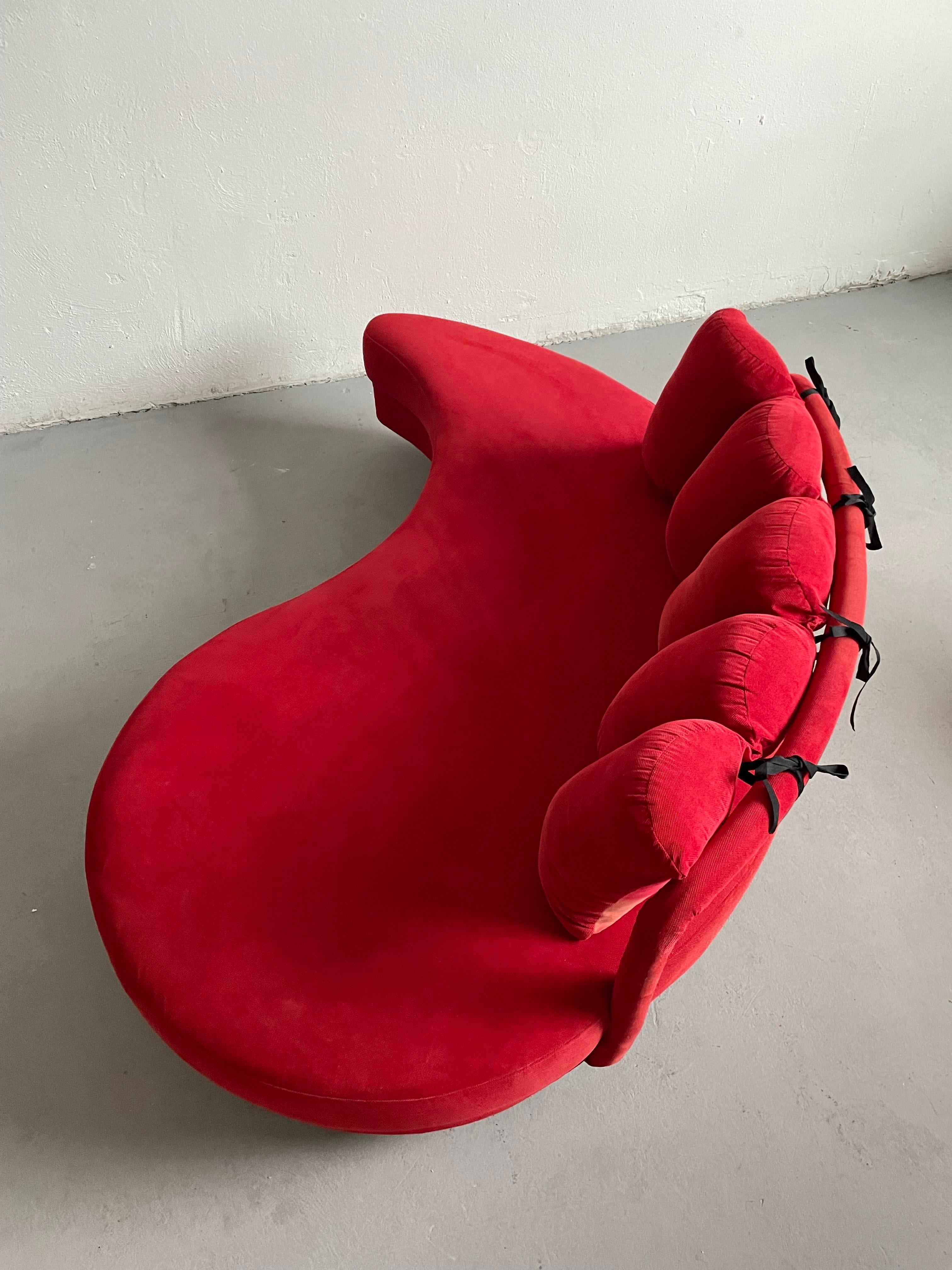 Set of 2 Postmodern Curved Yin-Yang Shaped Sofa Daybeds in Red Fabric, c 1980s For Sale 7