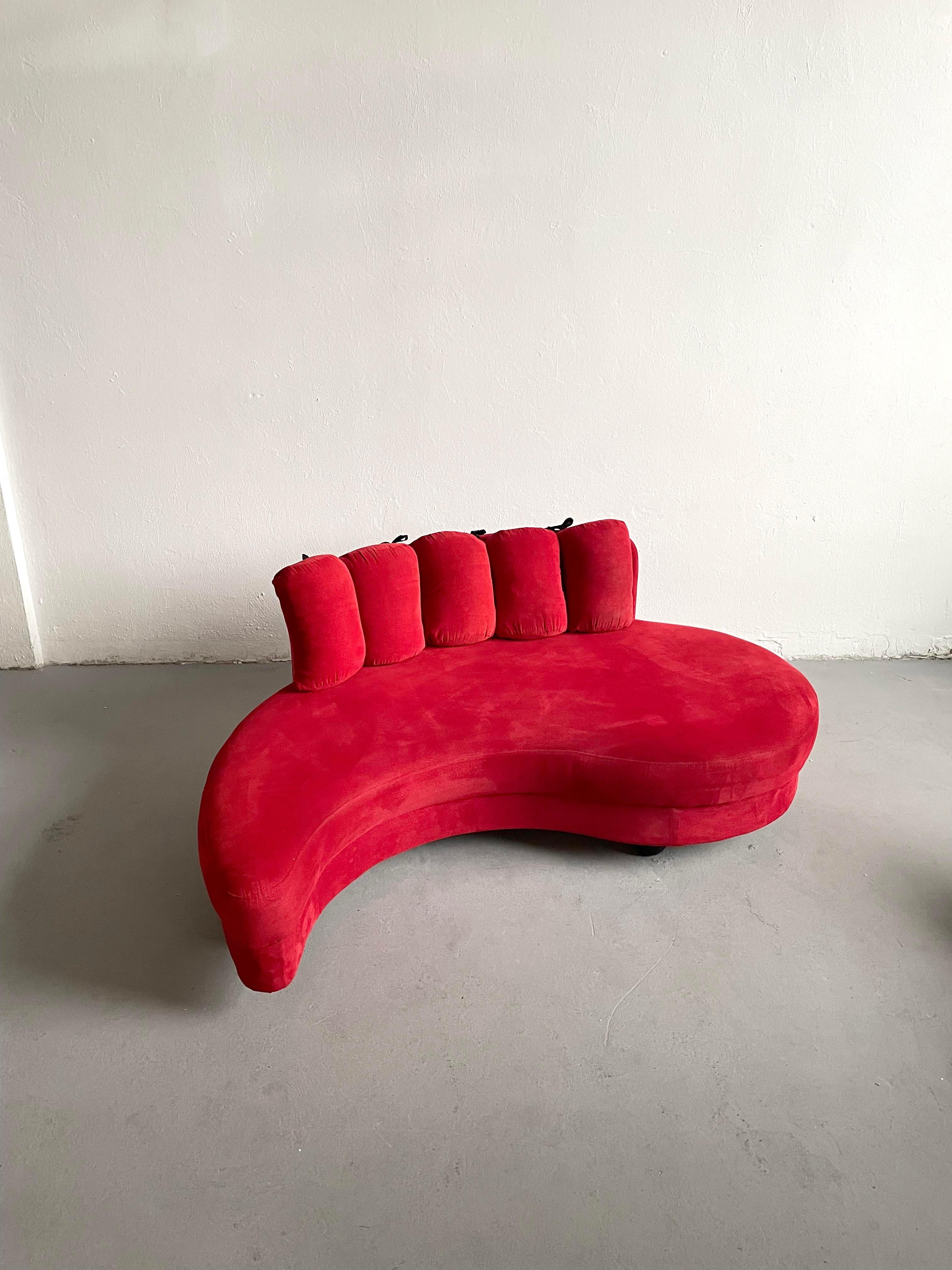 Set of 2 Postmodern Curved Yin-Yang Shaped Sofa Daybeds in Red Fabric, c 1980s In Good Condition For Sale In Zagreb, HR