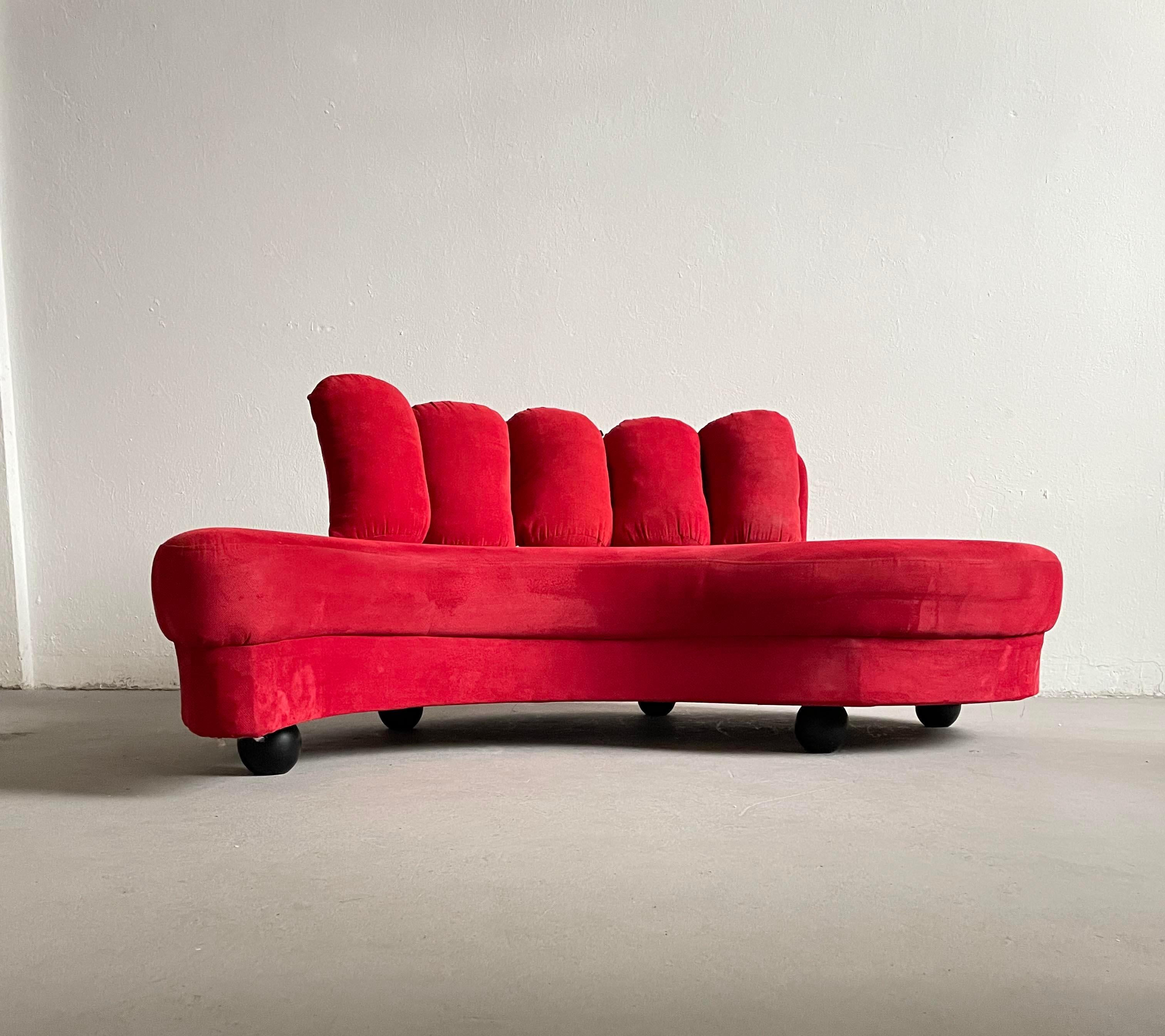 20th Century Set of 2 Postmodern Curved Yin-Yang Shaped Sofa Daybeds in Red Fabric, c 1980s For Sale