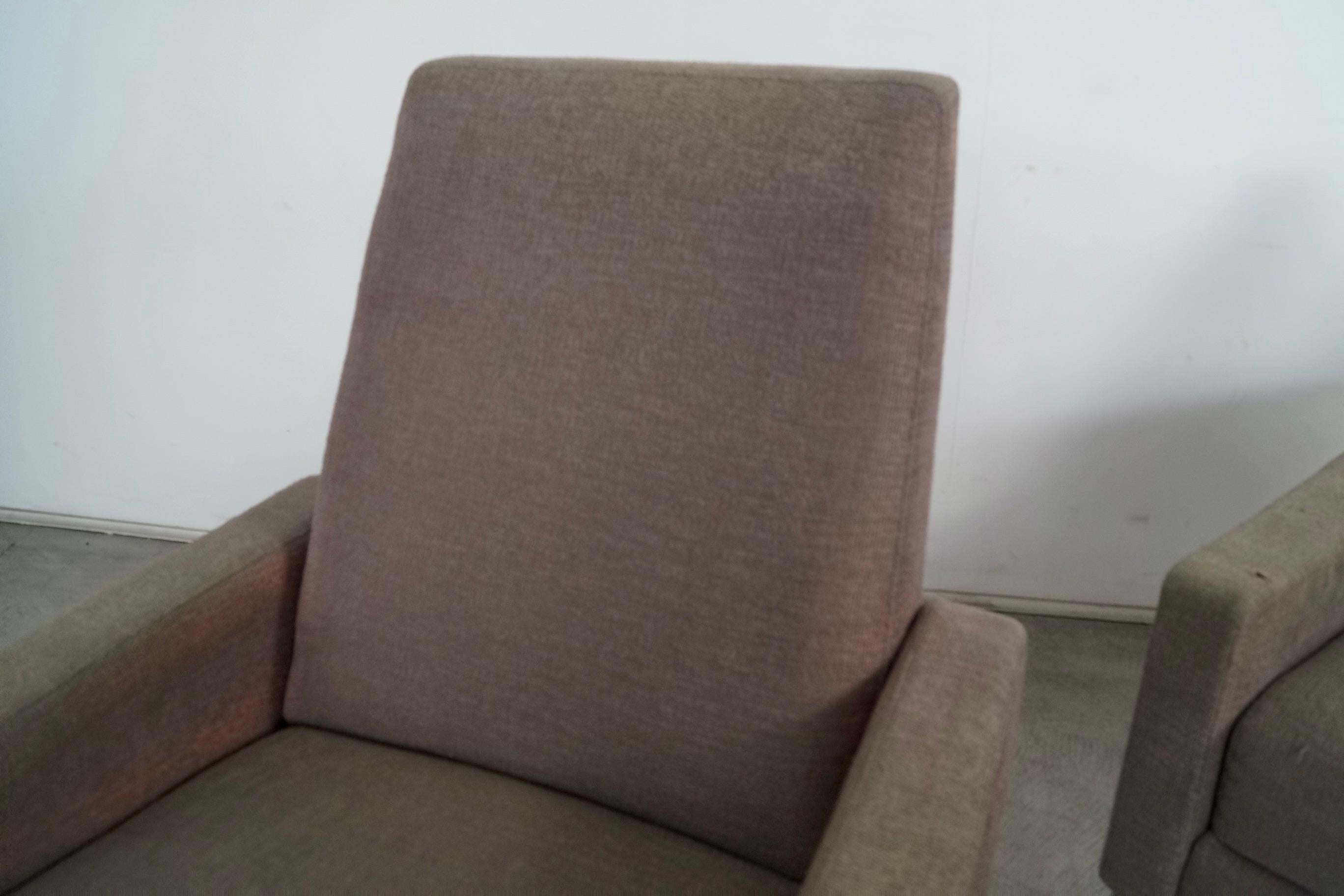 Pair of Postmodern Design Within Reach Recliner Flight Lounge Chairs 7