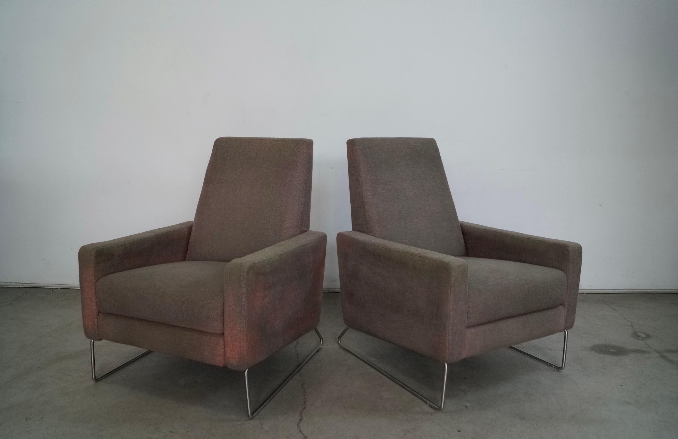 Pair of Postmodern Design Within Reach Recliner Flight Lounge Chairs In Good Condition In Burbank, CA